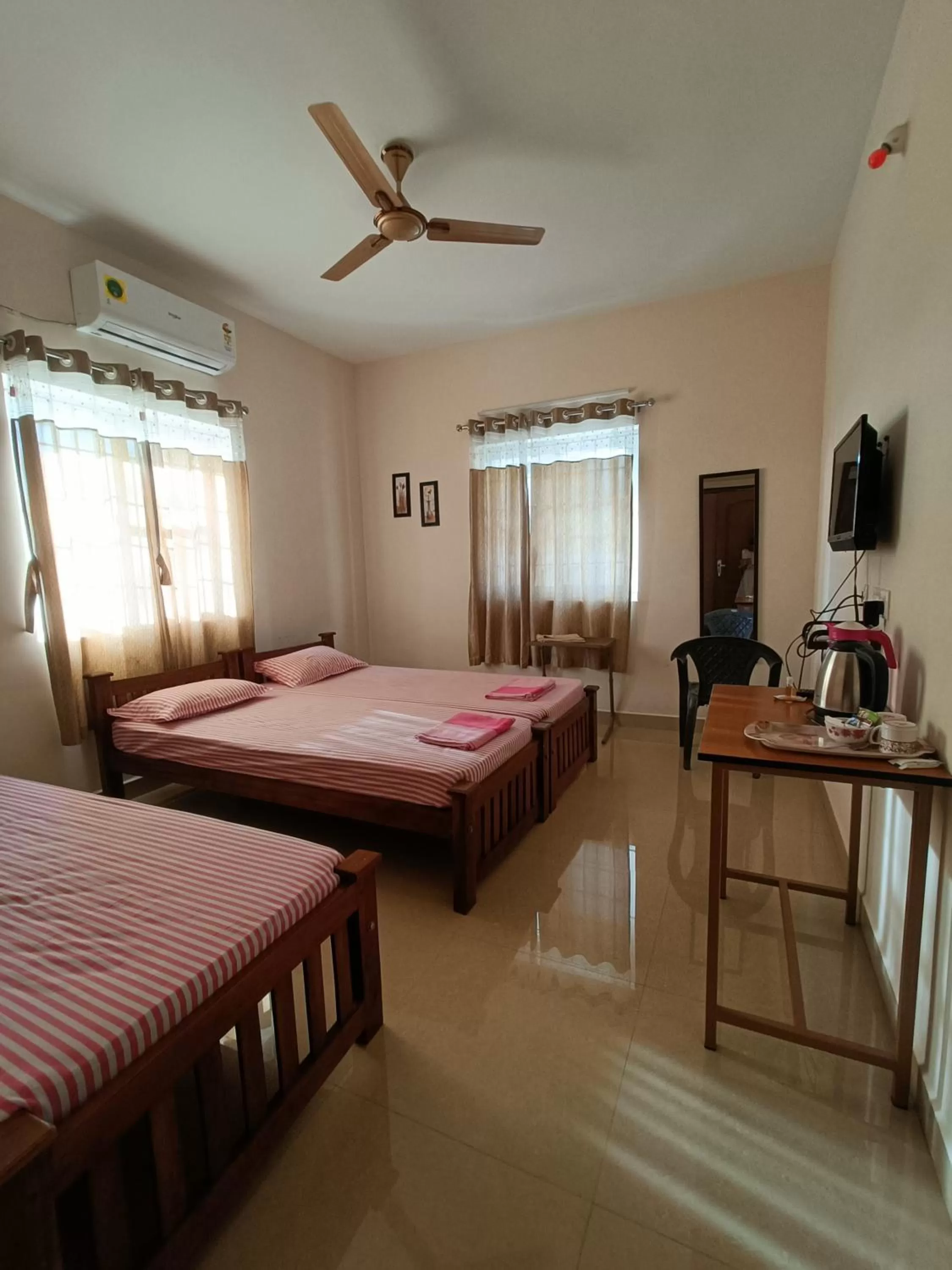 Bedroom, Bed in Shantham Service Apartments, Kinathukadavu, Coimbatore