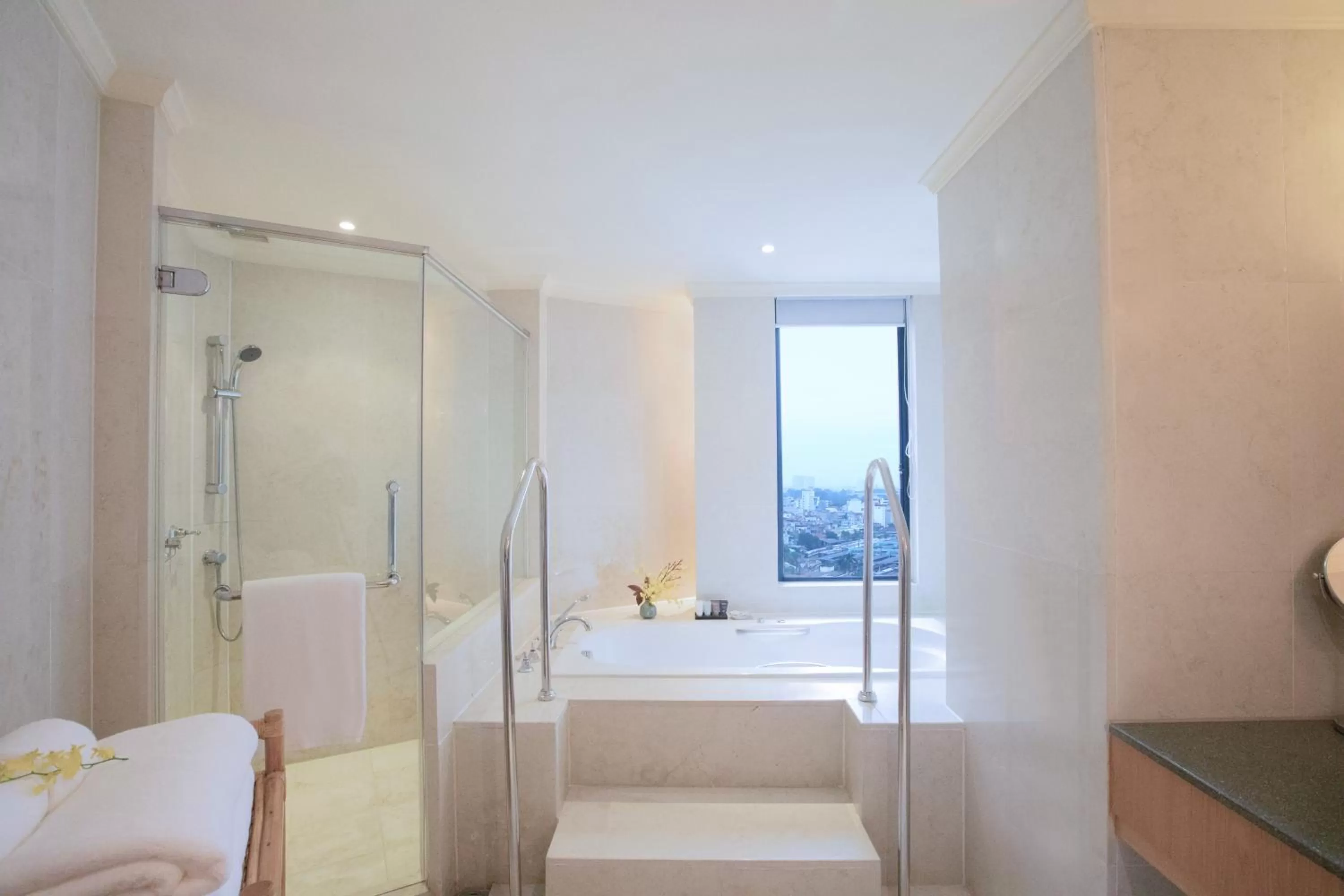 Bathroom in Hôtel du Parc Hanoï