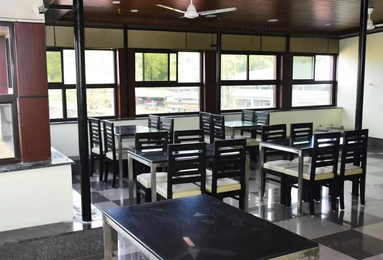 Restaurant/places to eat in Hotel La Gowri, Coorg