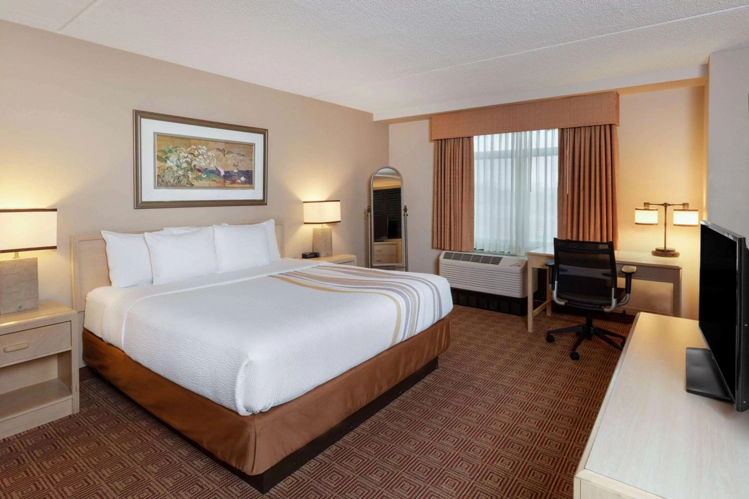 Photo of the whole room, Bed in La Quinta by Wyndham Garden City