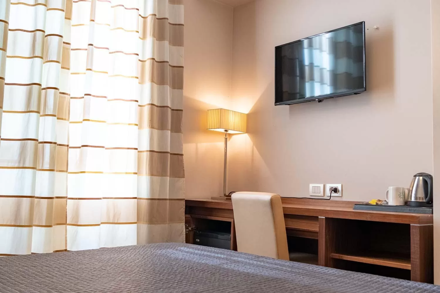 TV and multimedia, Bed in Hotel Marinella