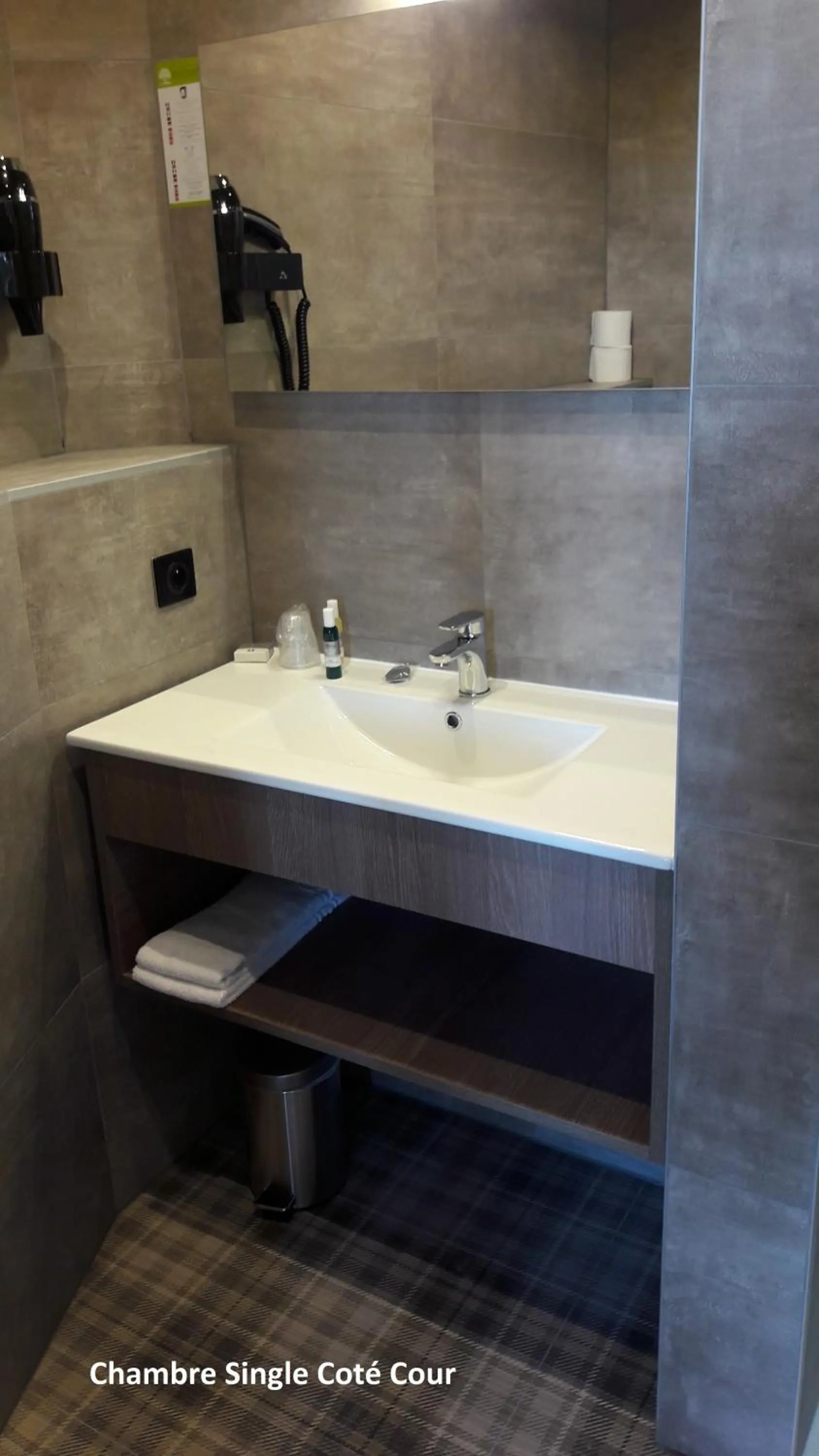 Bathroom in Hôtel Les Brises