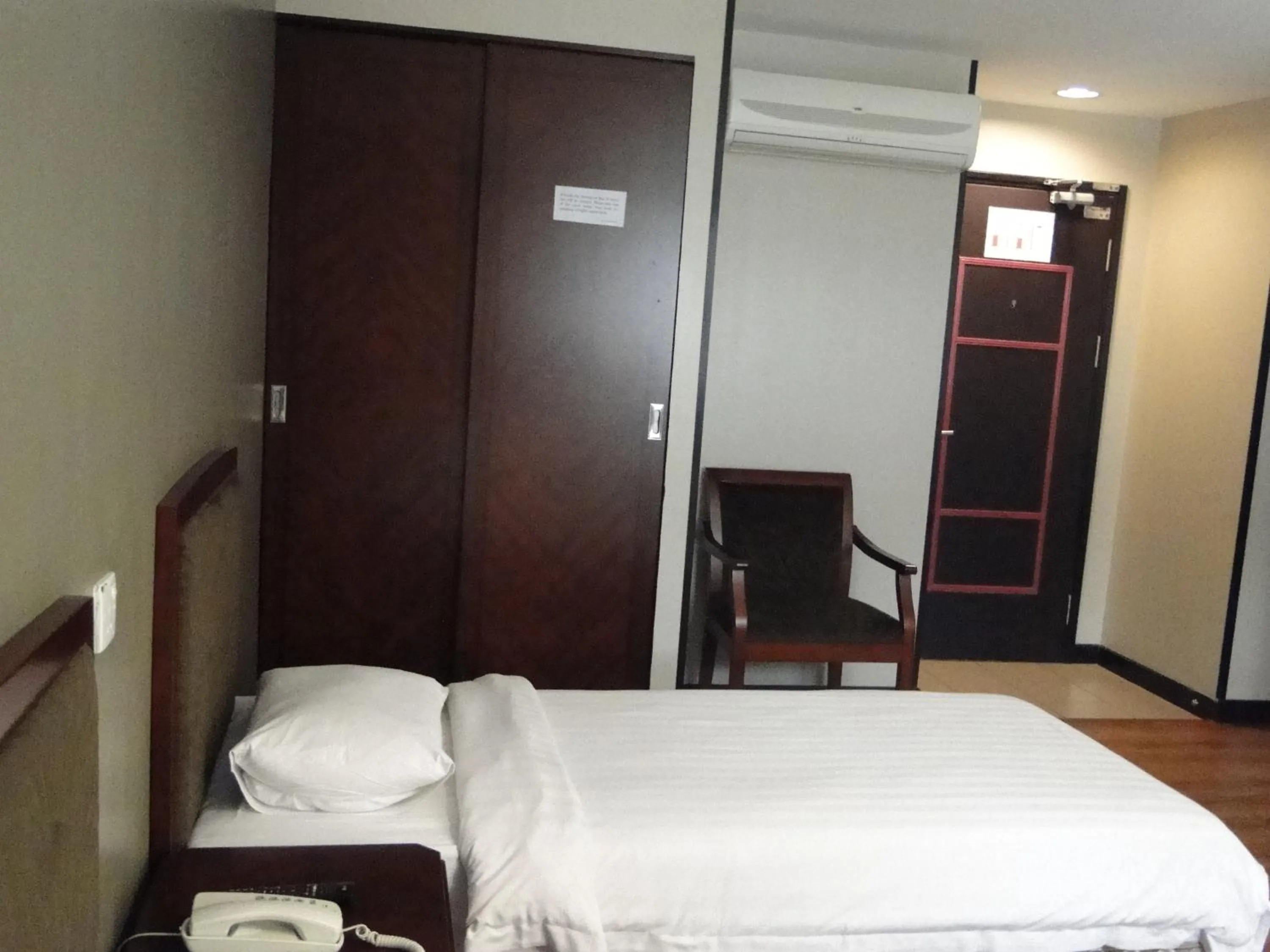 Bed in Hotel Sadong88
