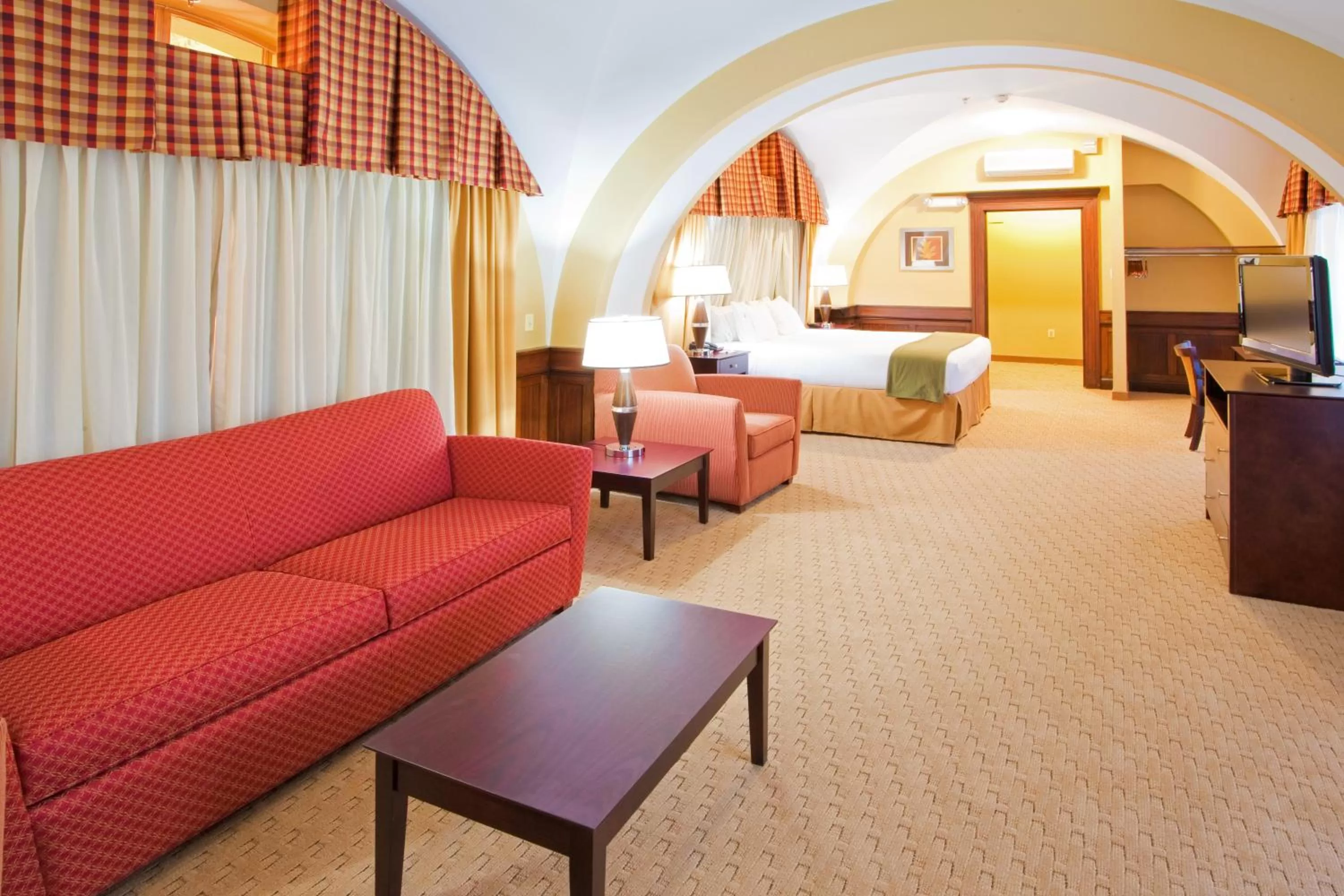 Photo of the whole room, Seating Area in Holiday Inn Express Baltimore-Downtown, an IHG Hotel