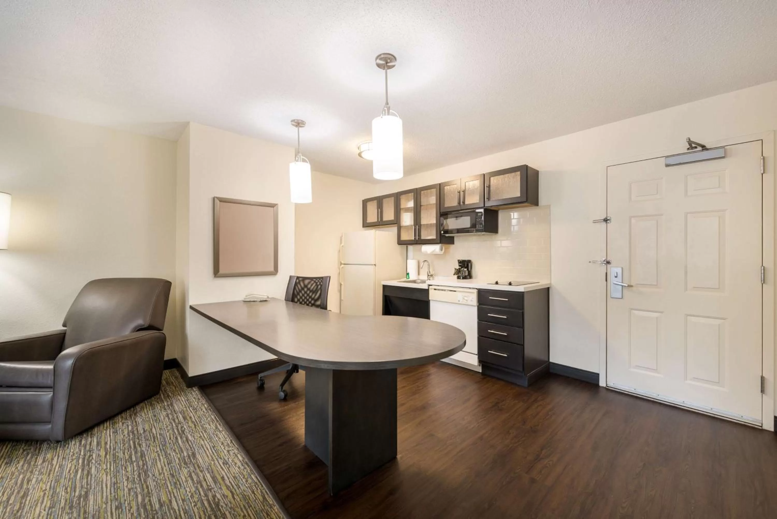 Kitchen or kitchenette in Sonesta Simply Suites Hampton