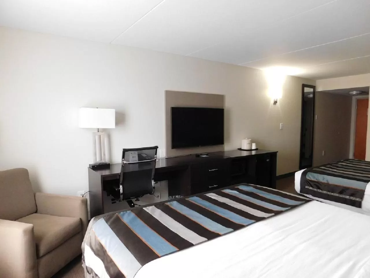 Photo of the whole room in Wingate by Wyndham Bowling Green