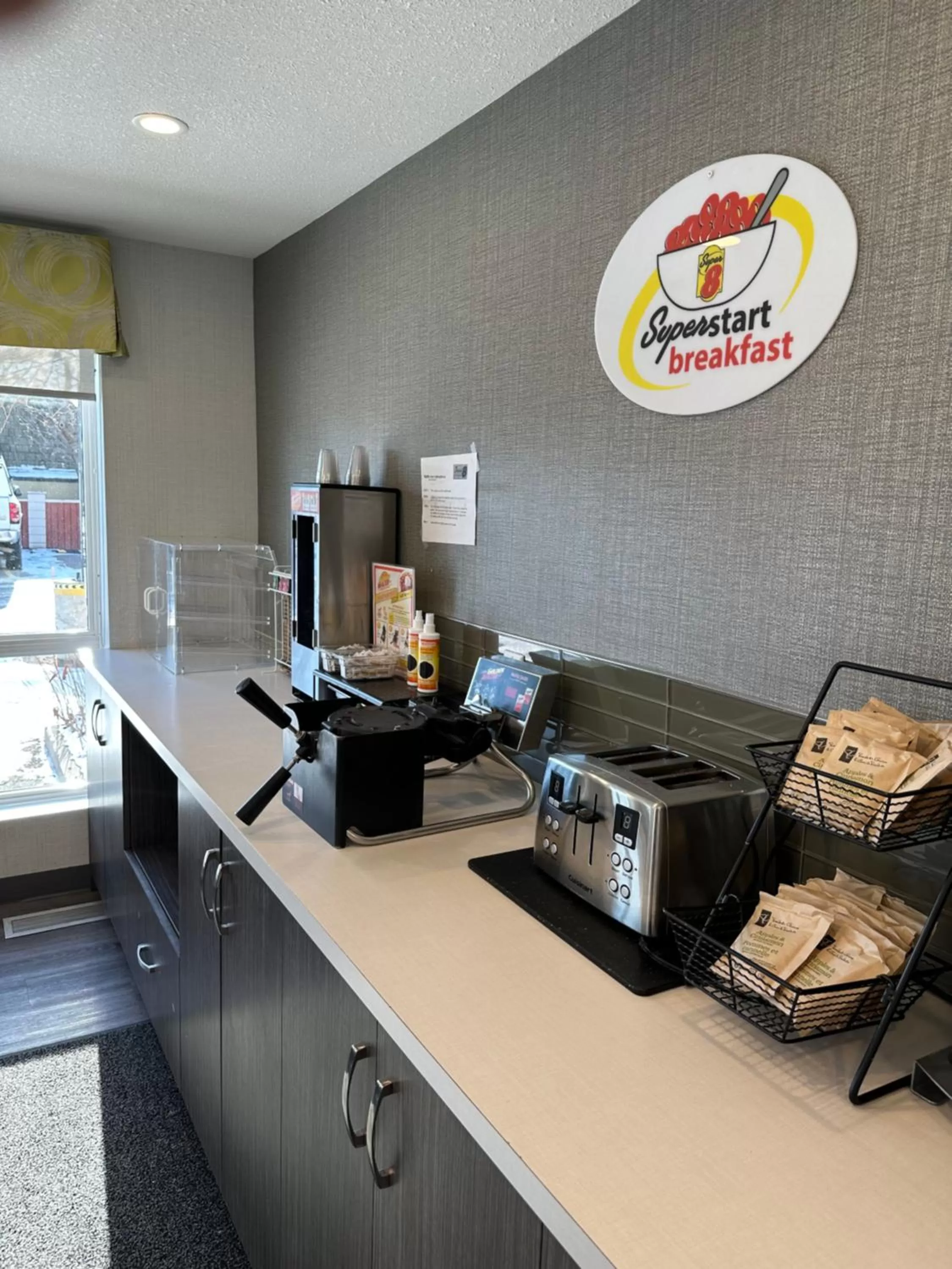 Super 8 by Wyndham Lethbridge