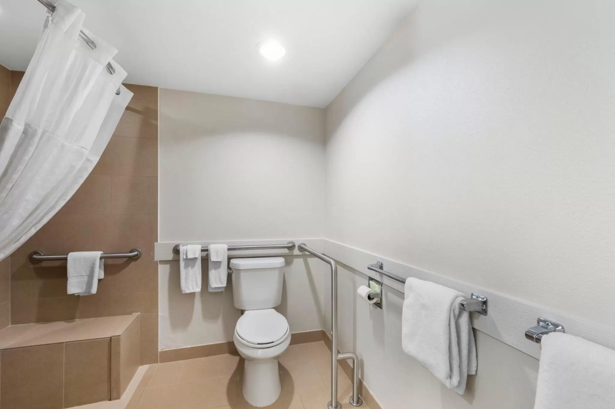 Bathroom in Holiday Inn Express Greencastle by IHG