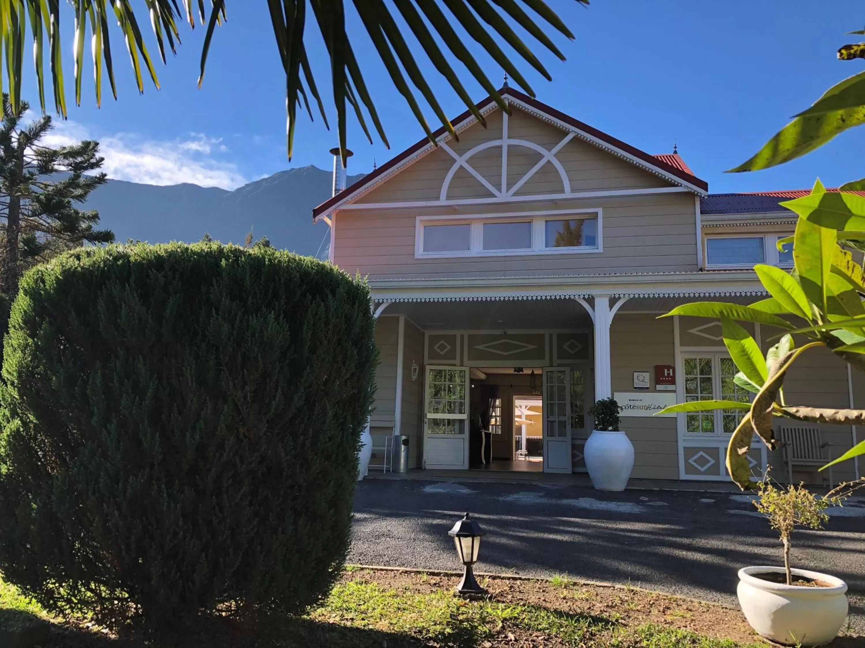 Property building in Hotel Le Cilaos