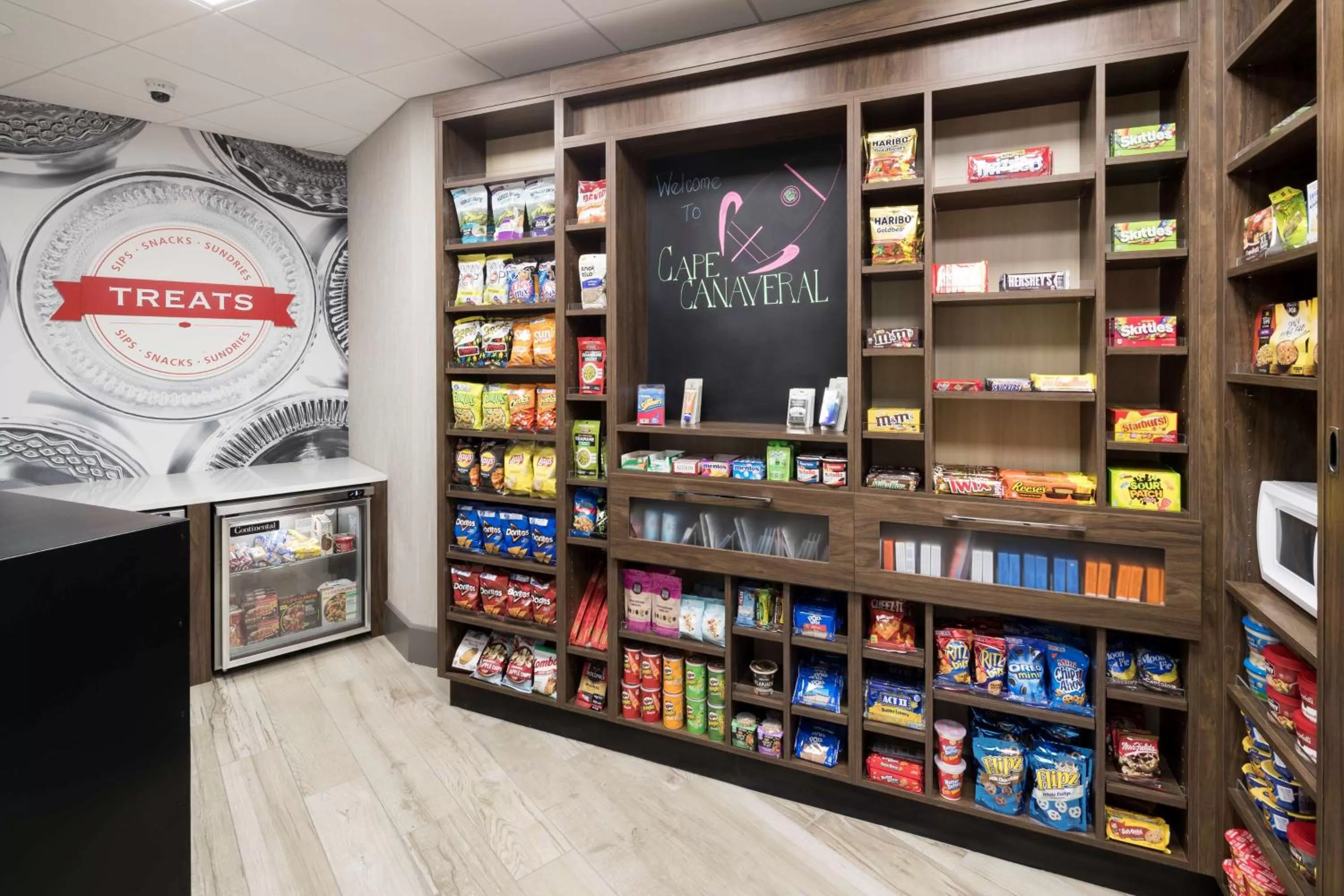 Dining area in Hampton Inn & Suites Cape Canaveral Cruise Port, Fl