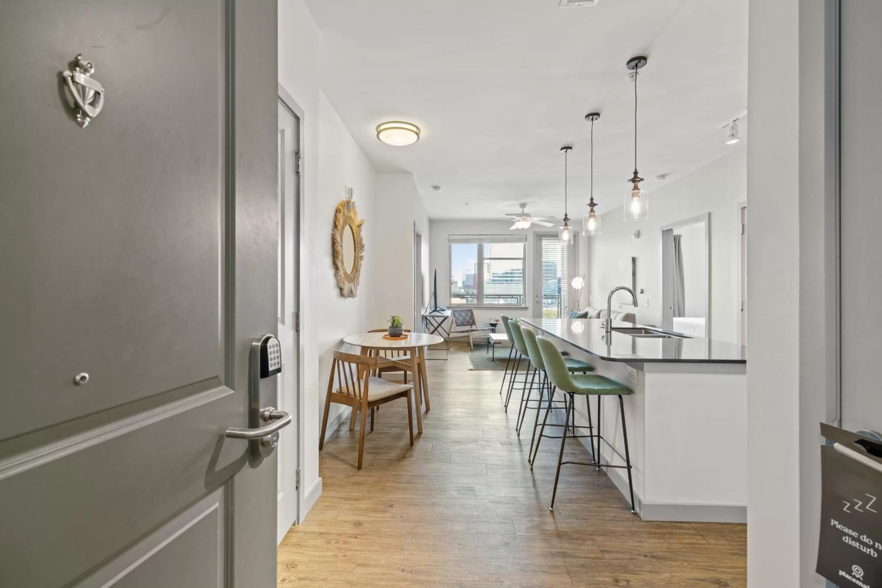 Living room in Placemakr Music Row - Vanderbilt