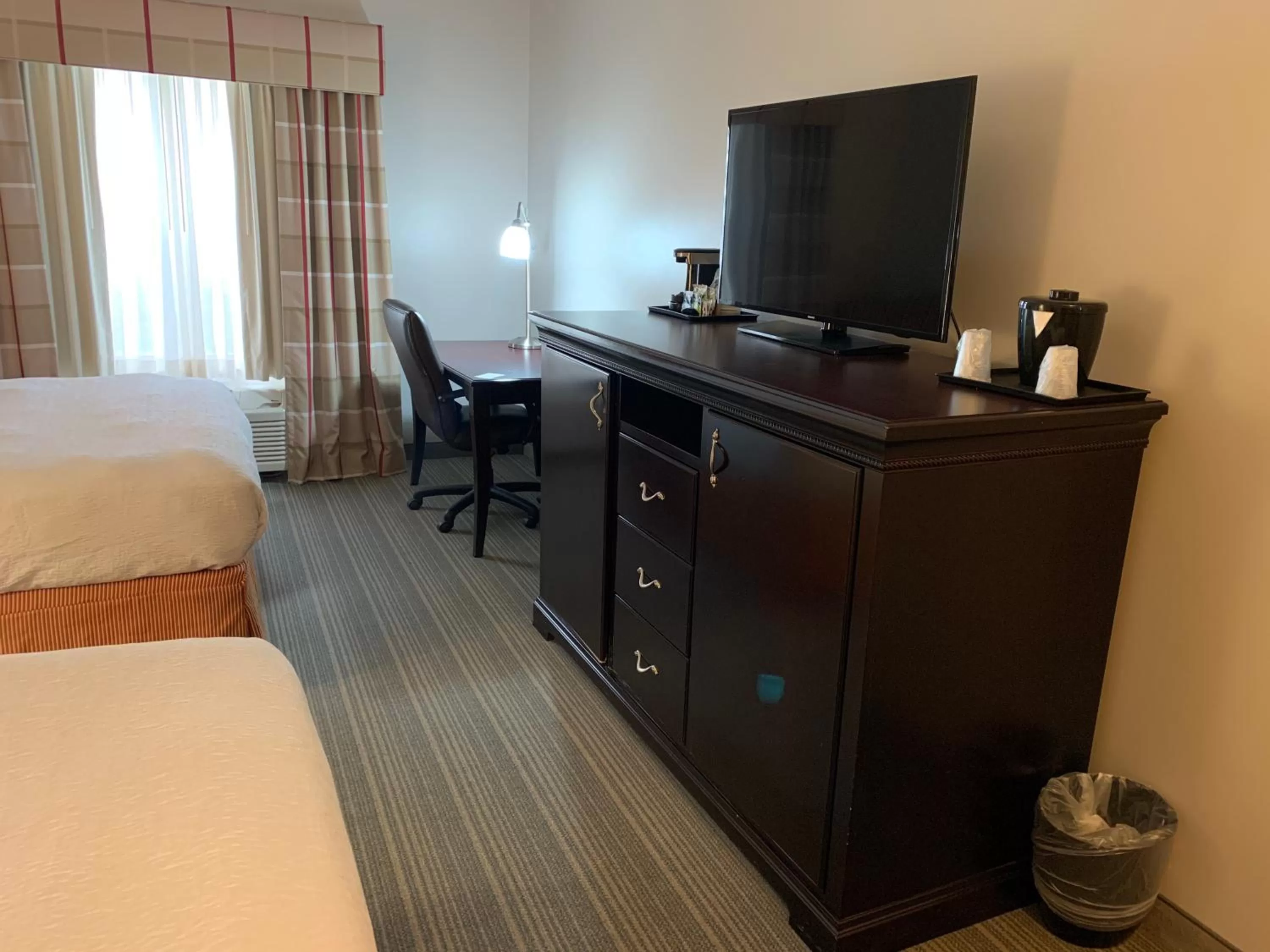 TV and multimedia, Bed in Country Inn & Suites by Radisson, Kearney, NE
