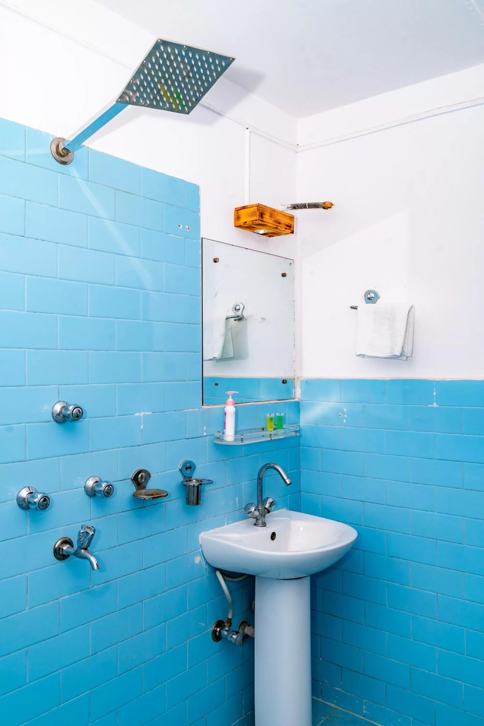 Bathroom in Silu Homes by Hostmandu