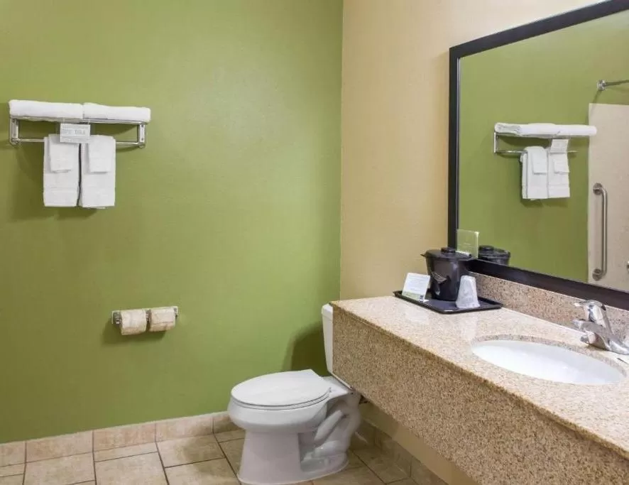 Toilet in Sleep Inn & Suites Bakersfield North