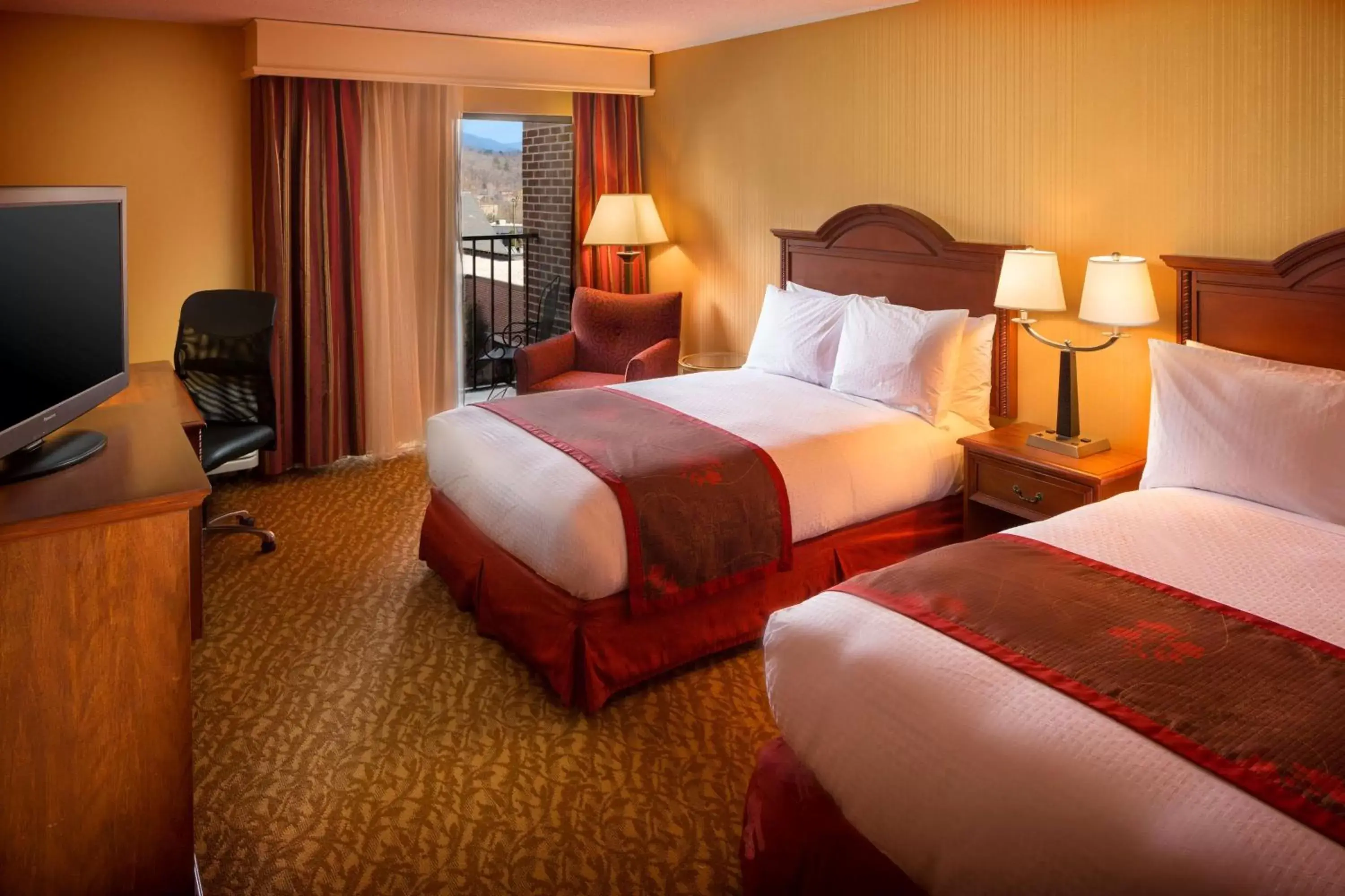 Double Room with Balcony - Non-Smoking in DoubleTree by Hilton Biltmore/Asheville Double Room with Balcony - Non-Smoking in DoubleTree by Hilton Biltmore/Asheville