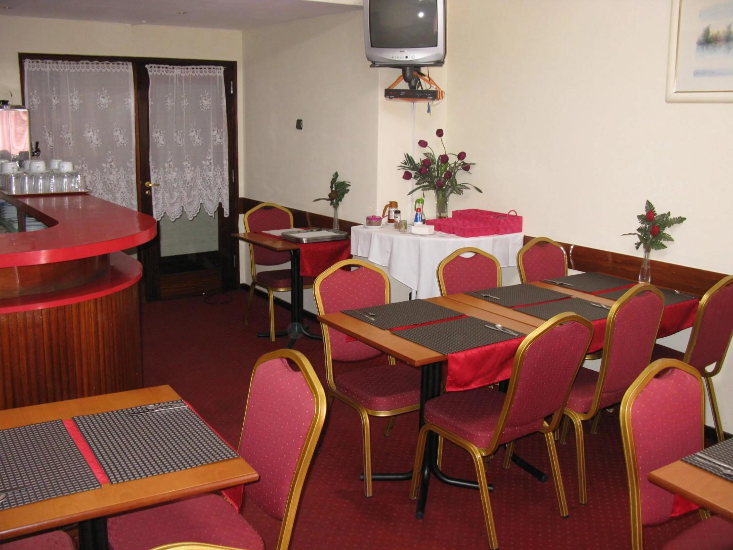 Restaurant/places to eat in Hotel S. Gabriel