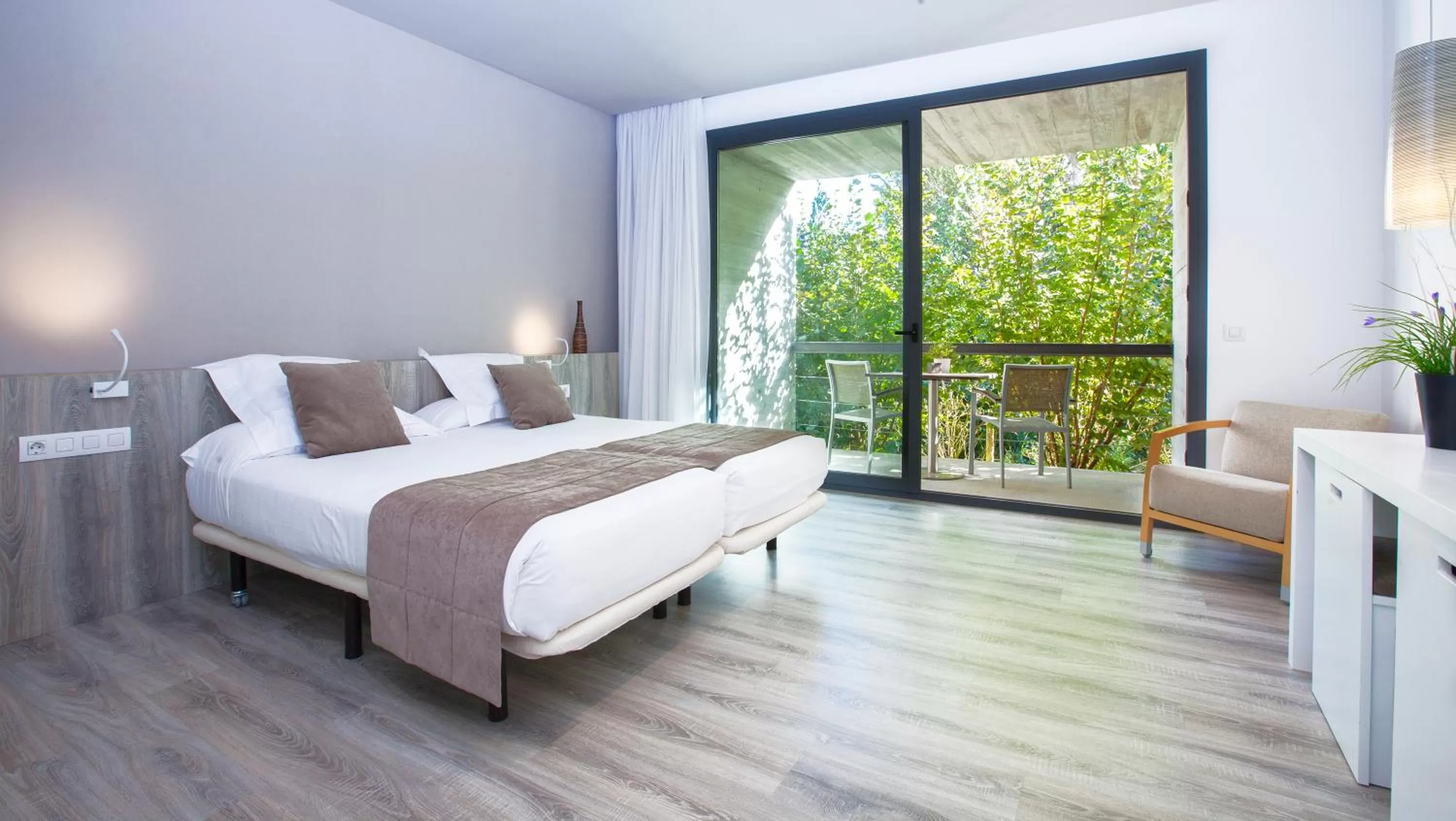 Superior Double Room with Balcony in URH - Hotel Molí del Mig