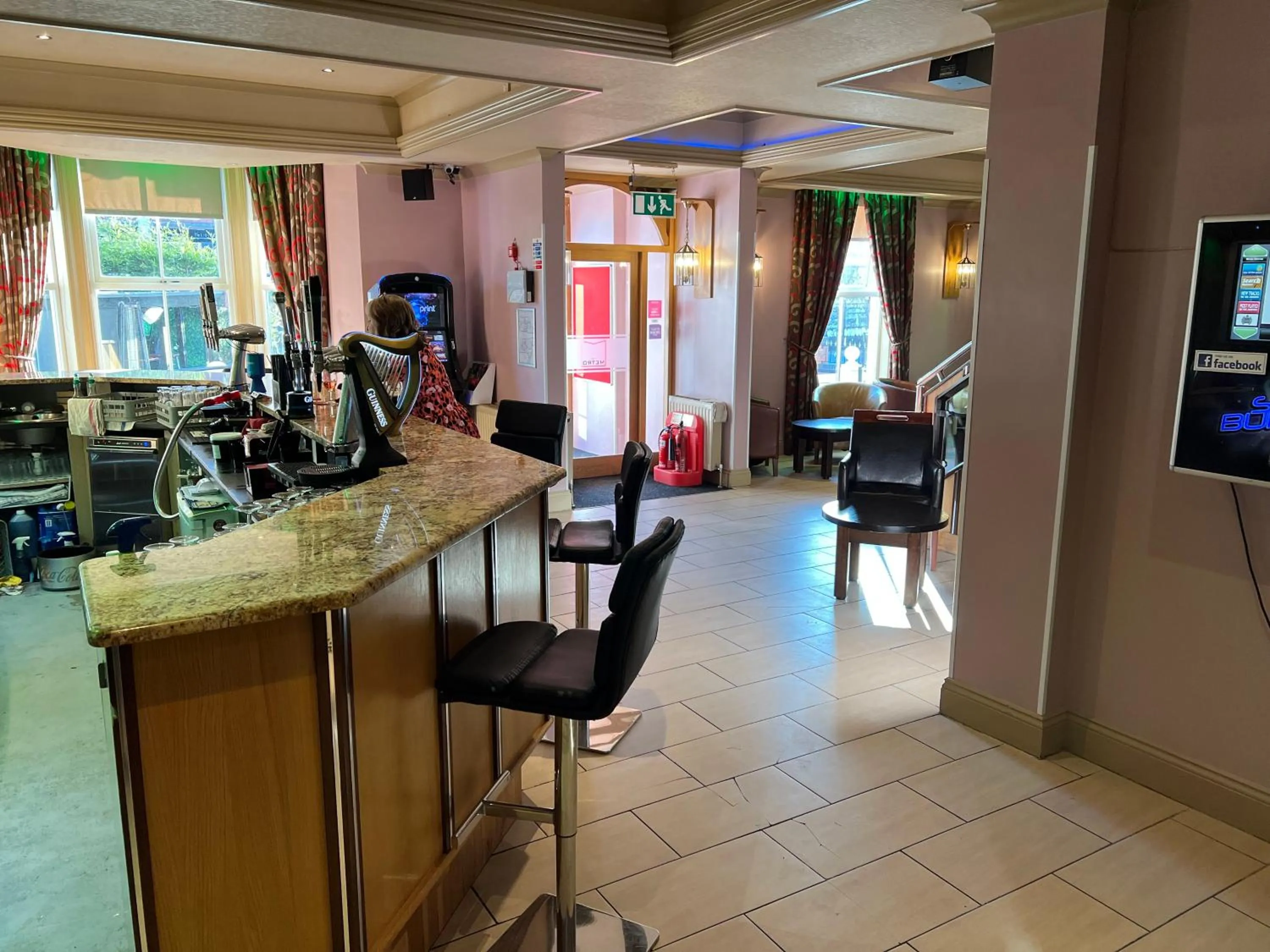 Evening entertainment in Southport Metro Hotel