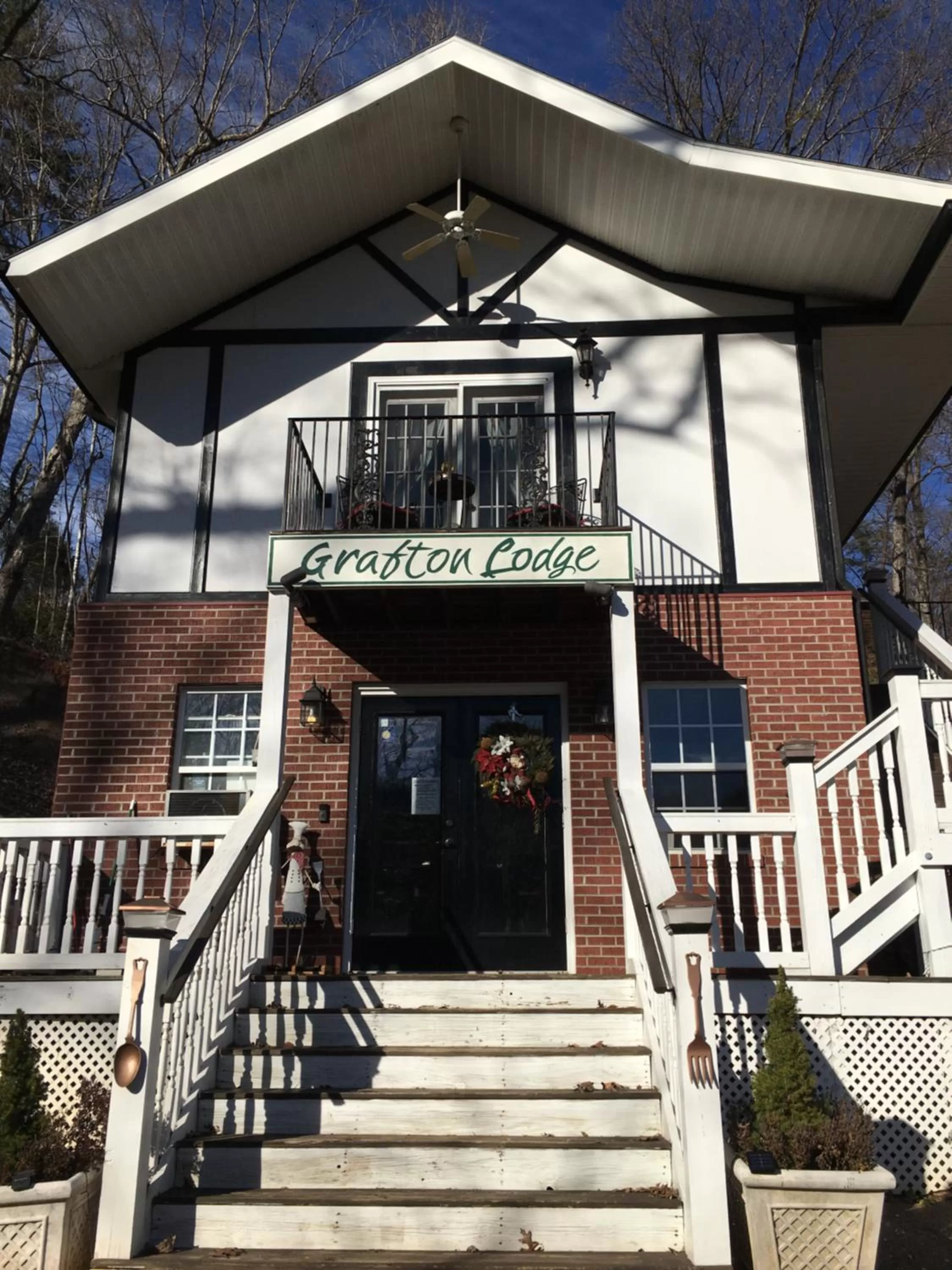 Facade/entrance in Grafton Lodge