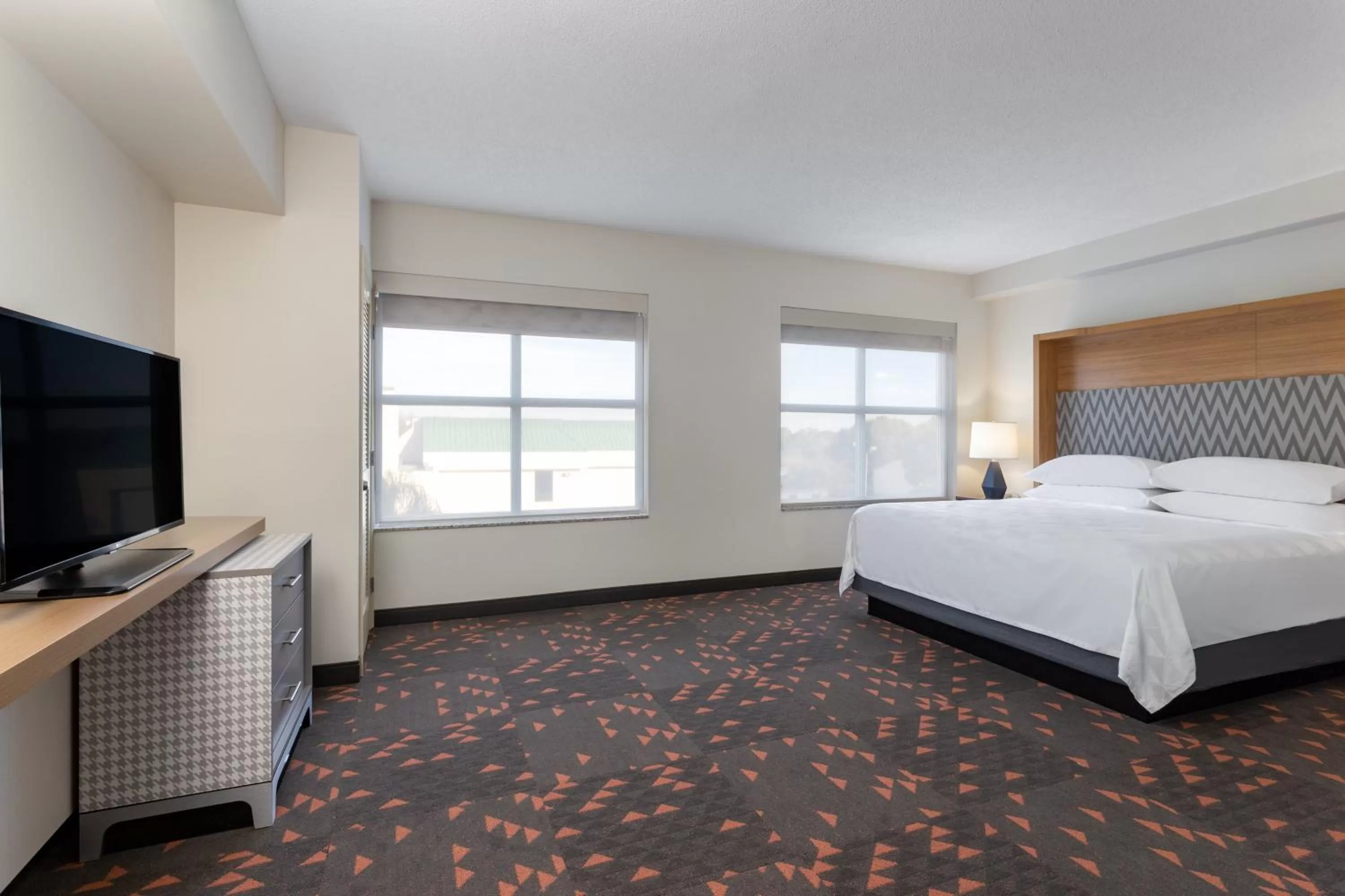 Photo of the whole room, Bed in Holiday Inn Winter Haven by IHG