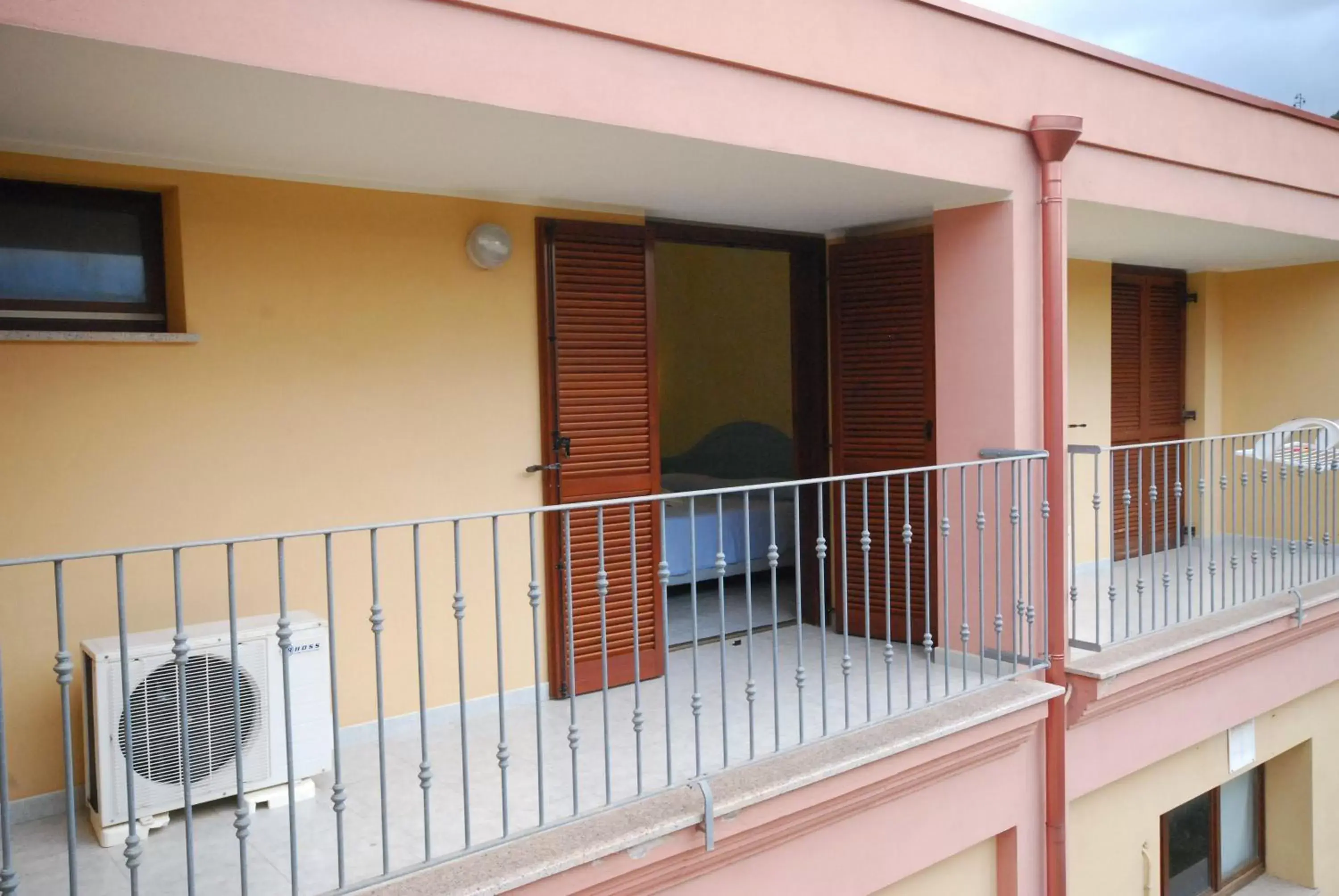 Standard Double Room with Balcony in Hotel Jasmine Standard Double Room with Balcony in Hotel Jasmine