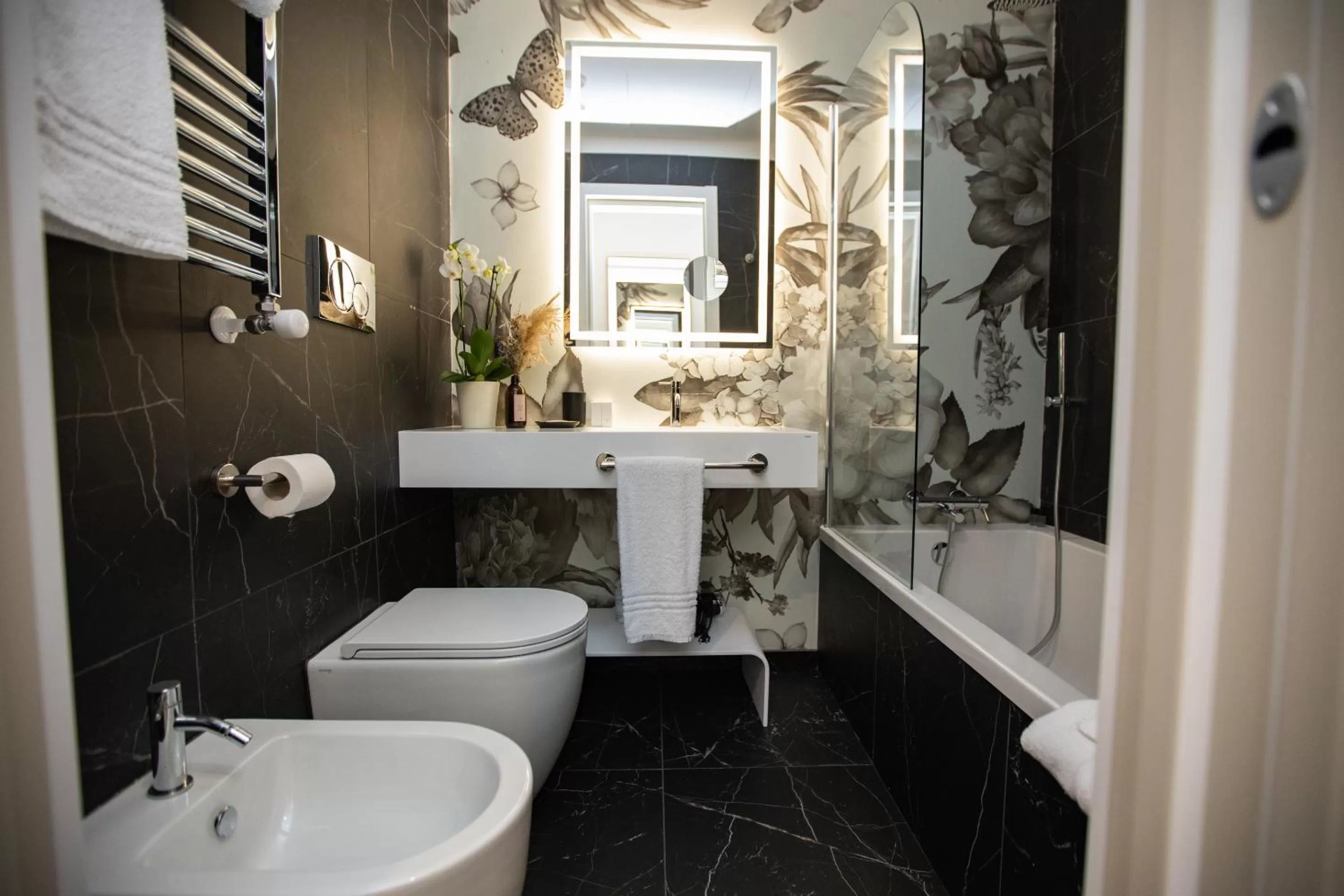 Shower in The Major Hotel