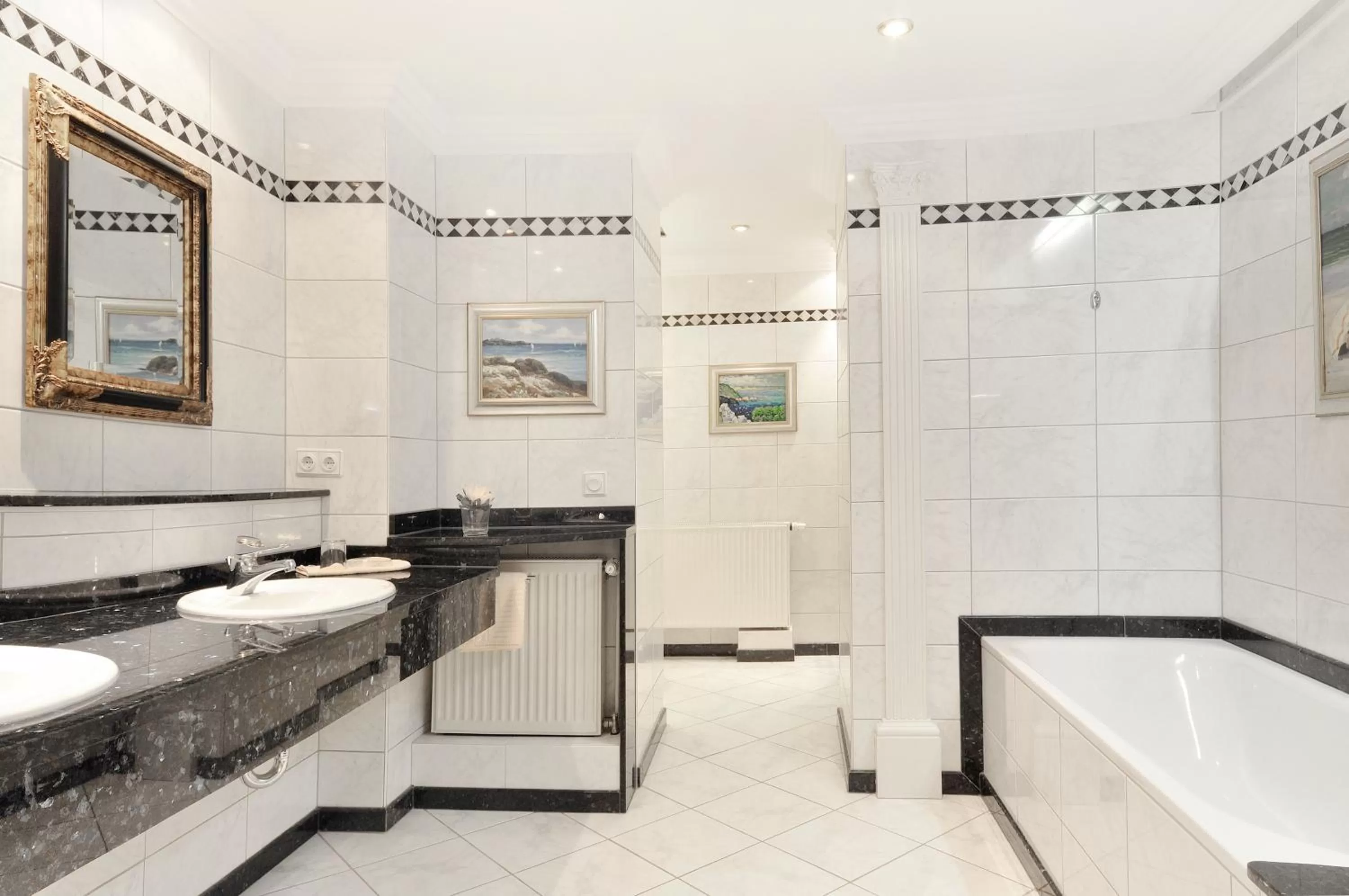 Photo of the whole room in Hotel Residenz am Rosengarten