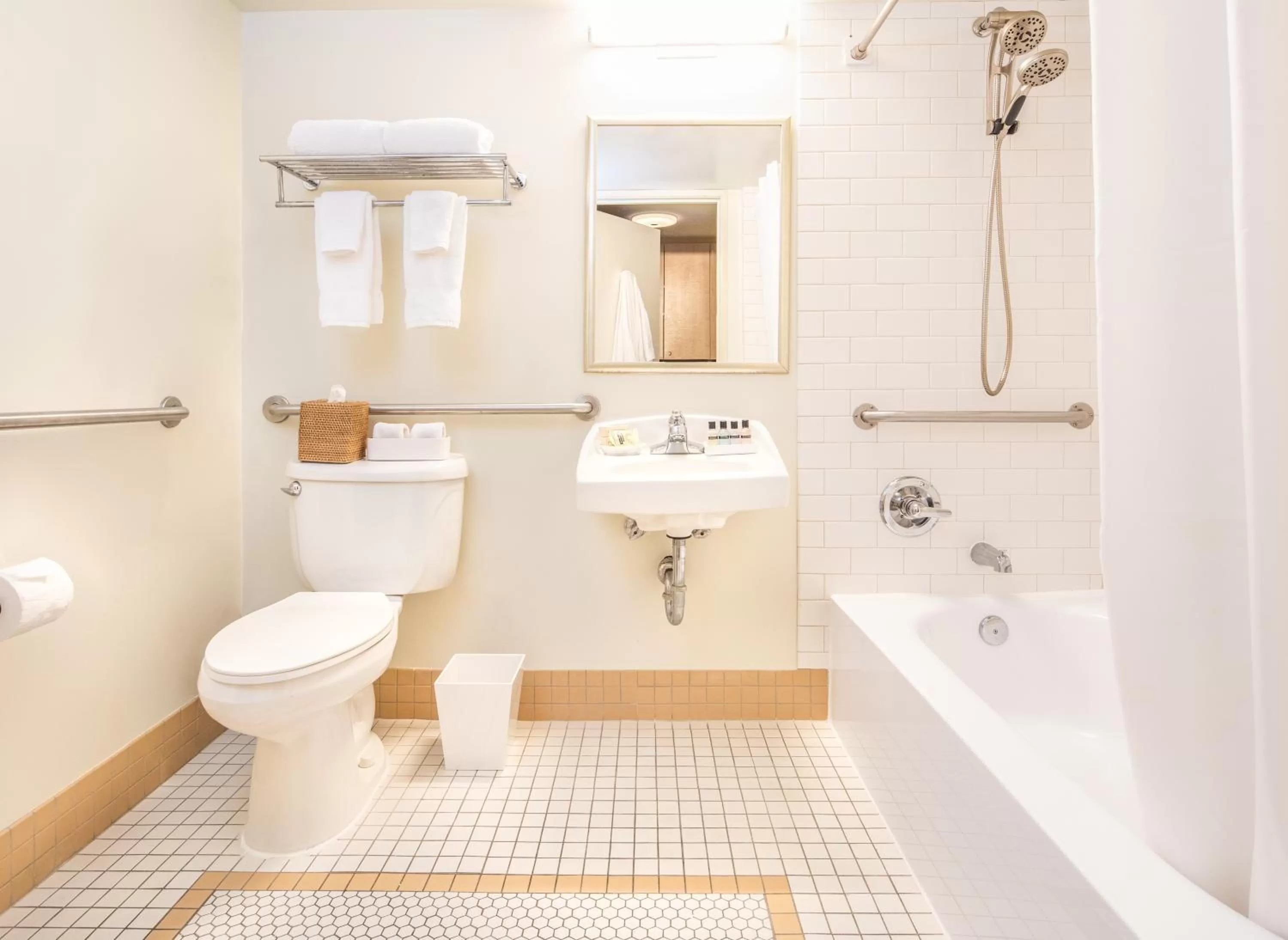 Bathroom in Park Lane Suites & Inn