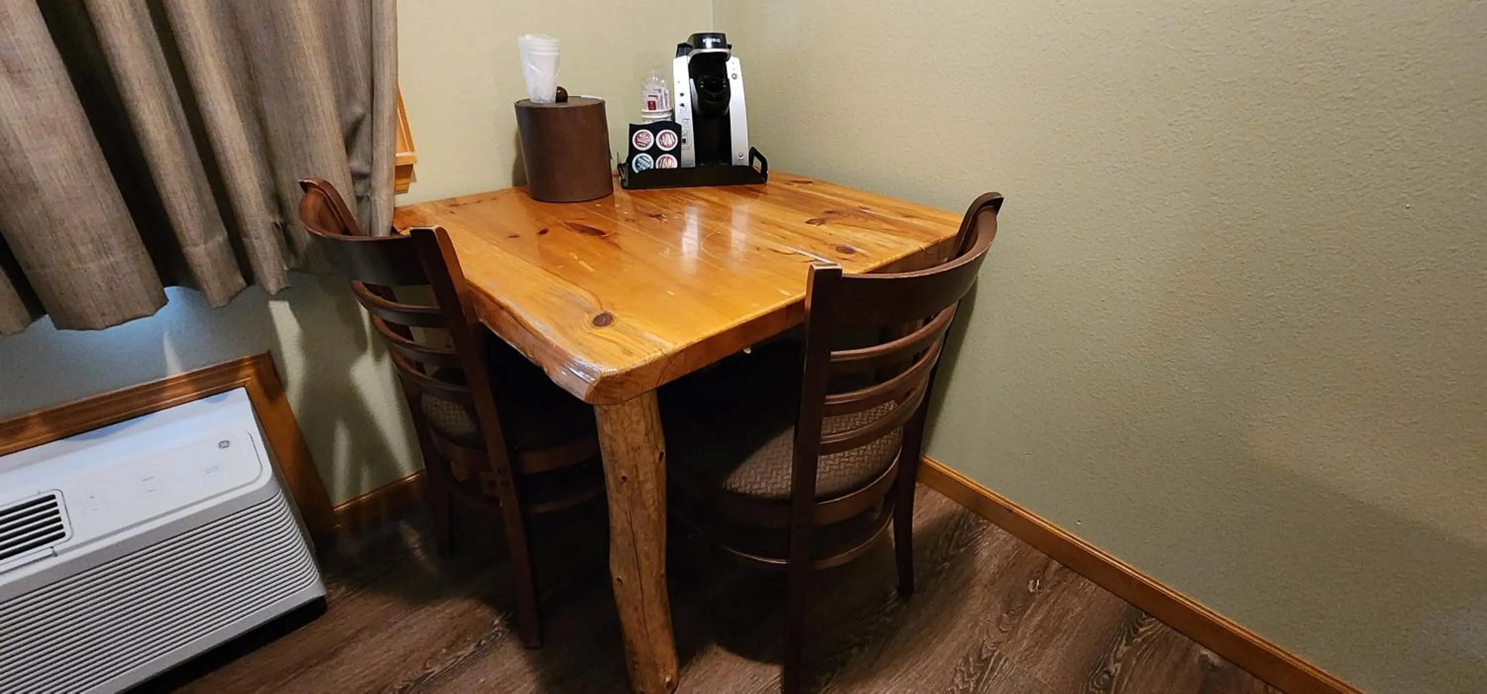 Coffee/tea facilities in Nisqually Lodge