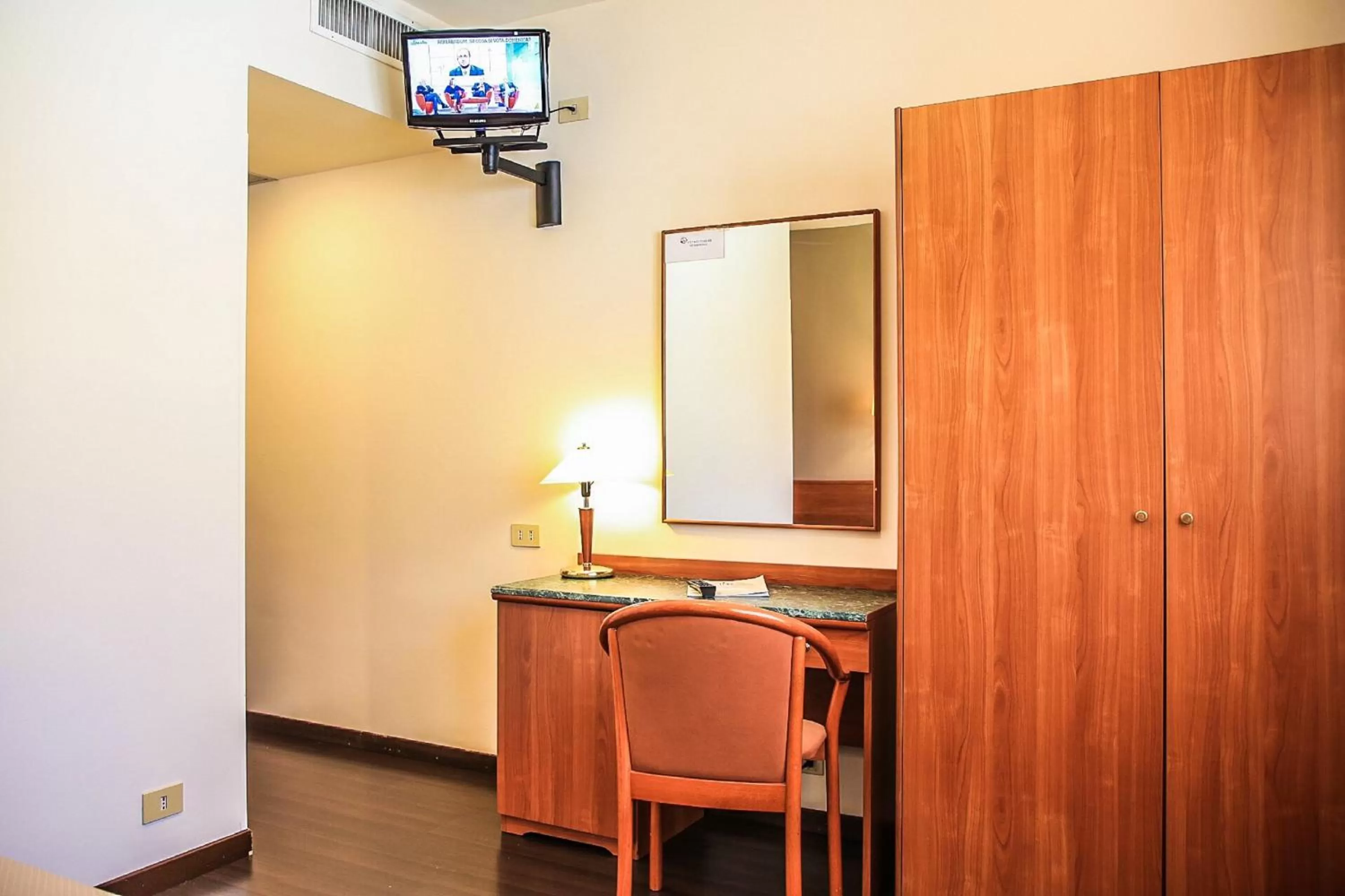 Photo of the whole room in Hotel Sisto V