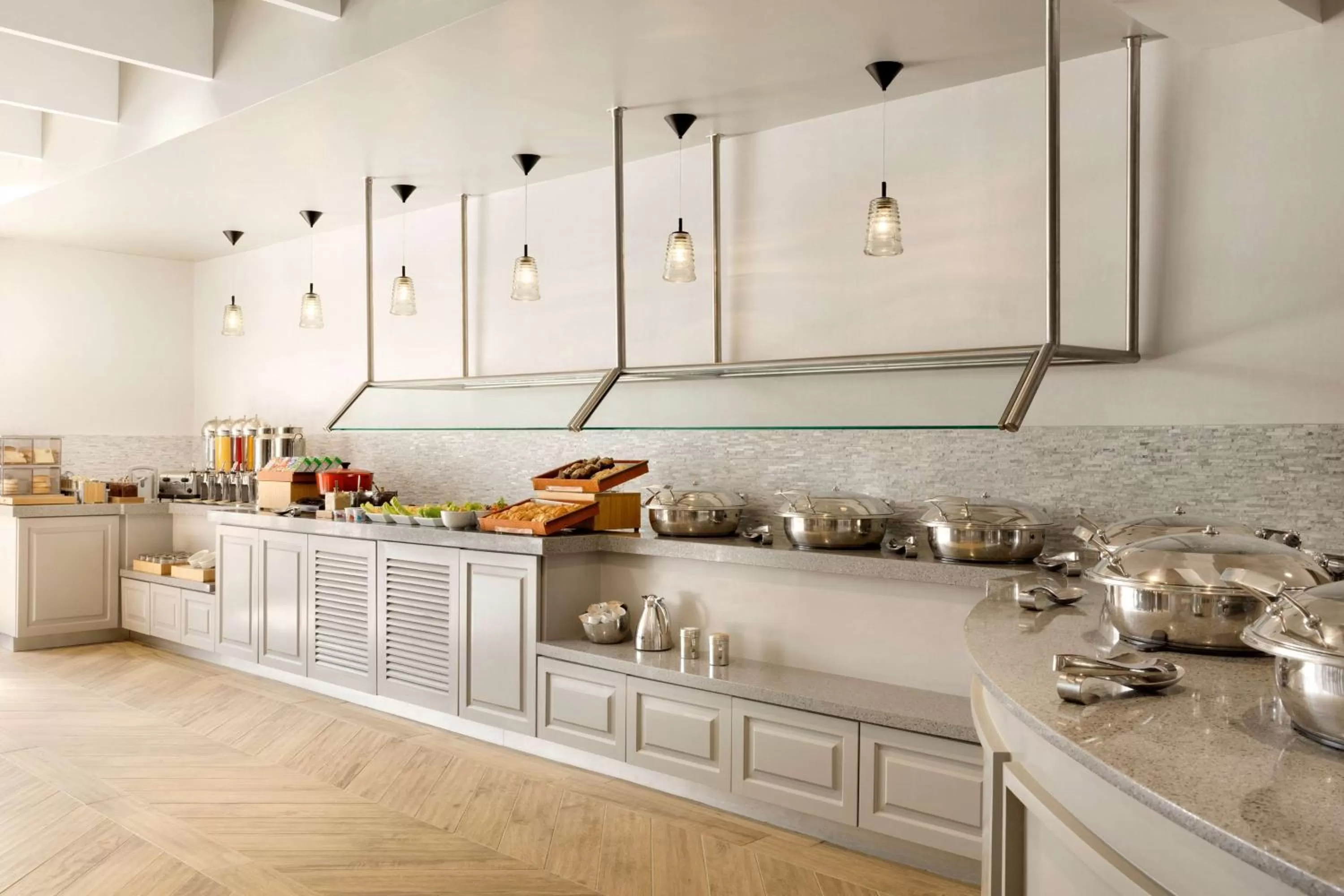 Dining area in DoubleTree by Hilton Hotel Oklahoma City Airport