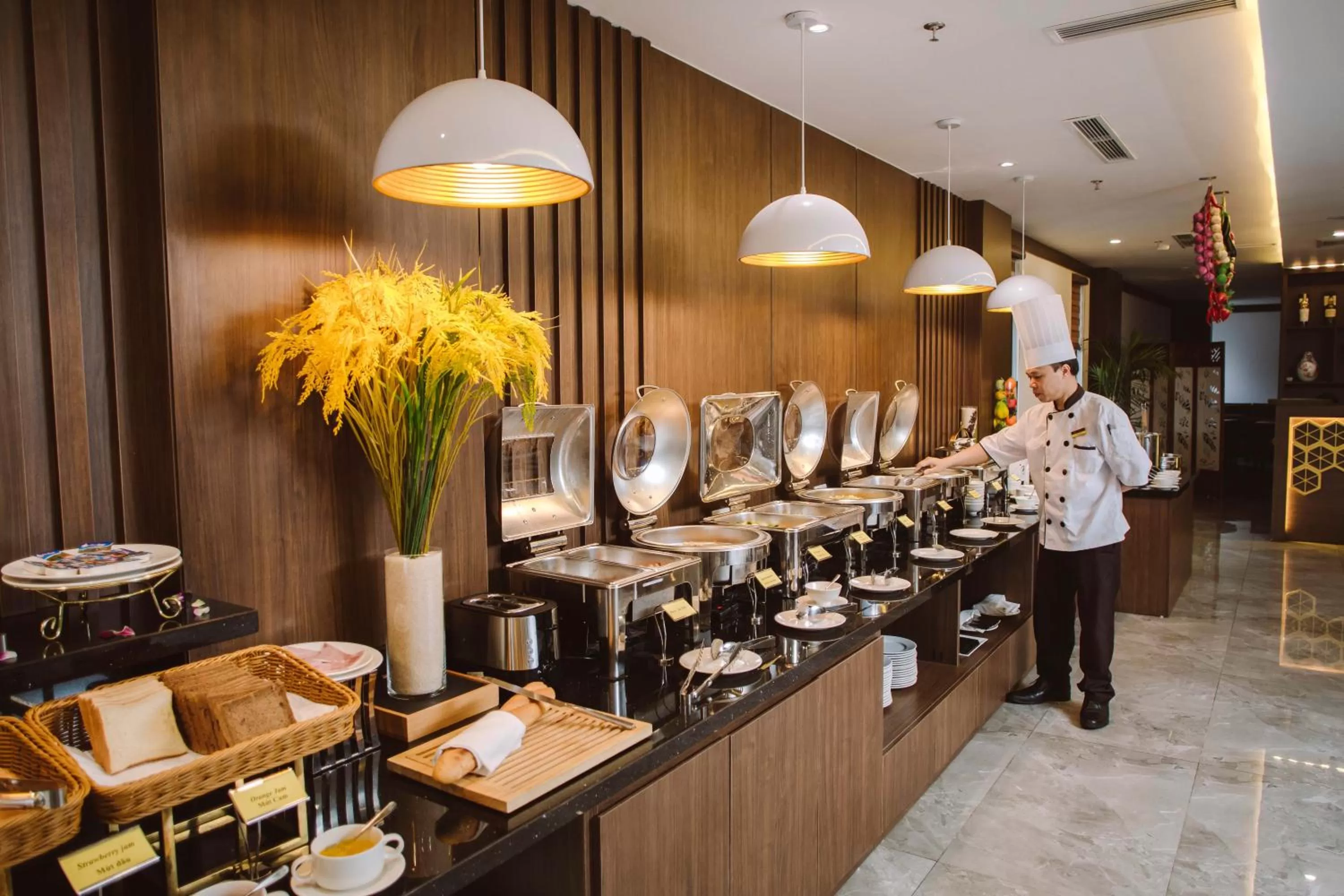 Staff in Reyna Hotel Hanoi & Spa