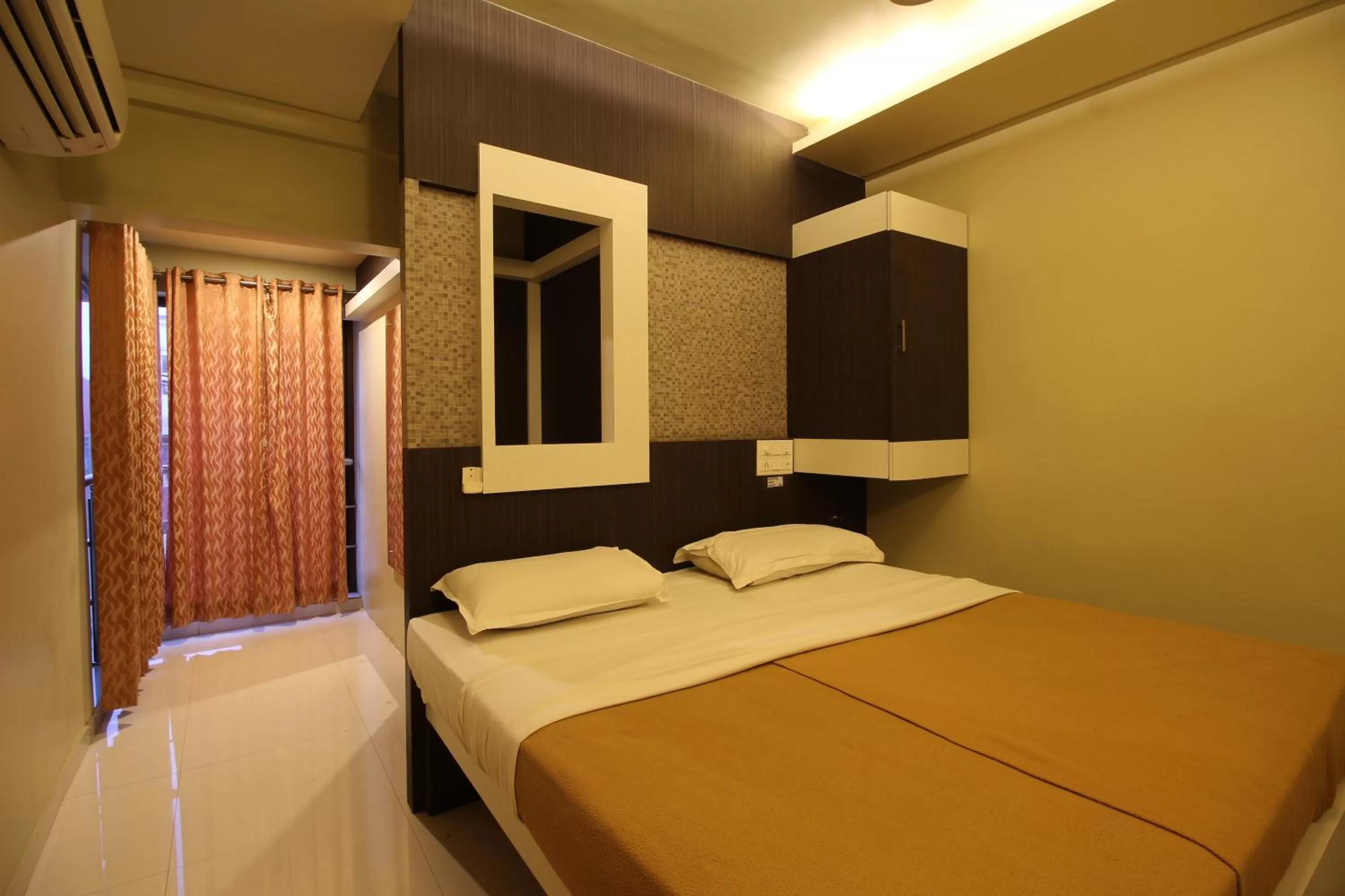 Bedroom in Hotel Sham Suman, Kolhapur- Opposite To Mahalaxmi Temple