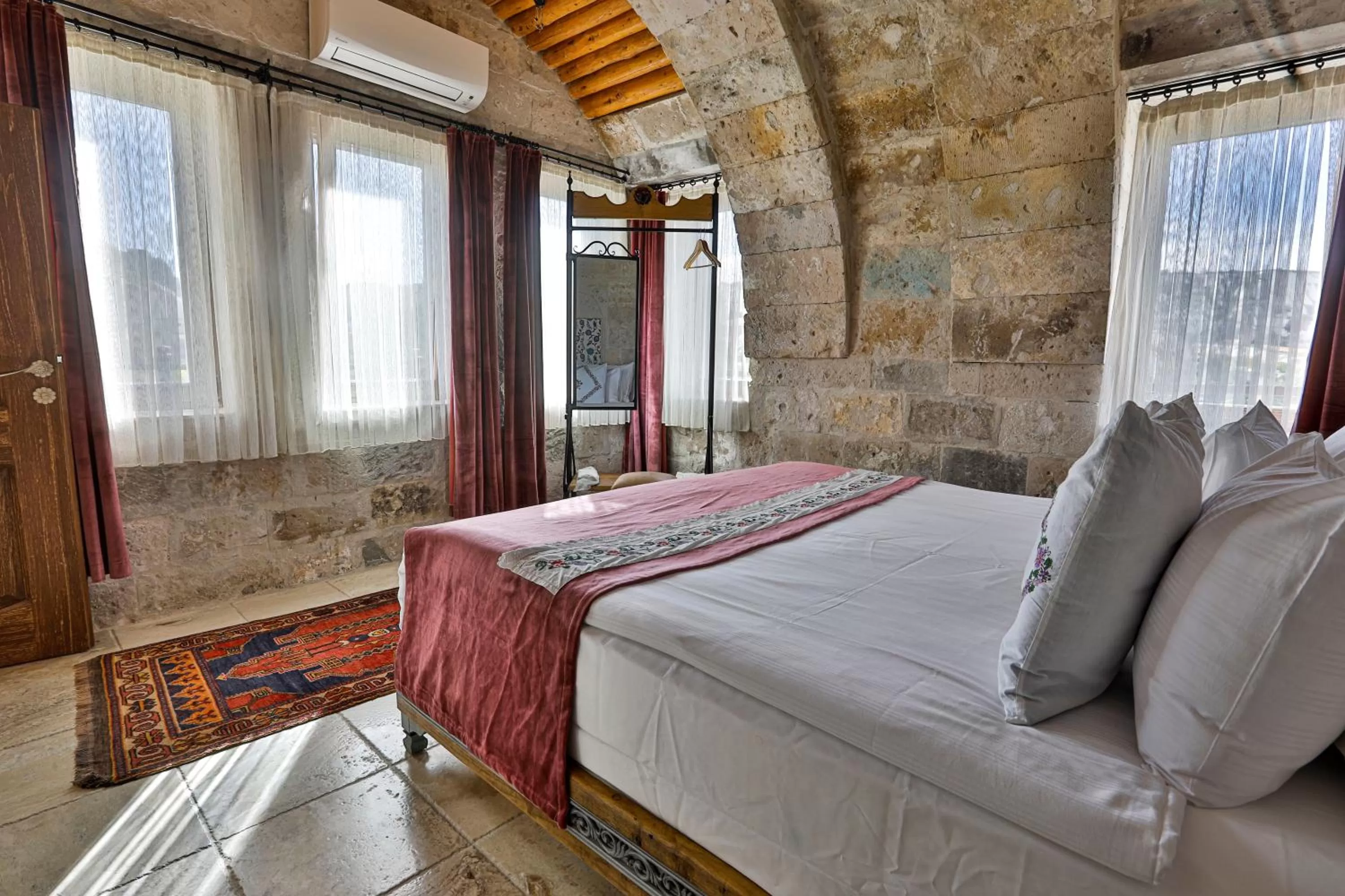 Bed in Şah Saray Cave Suites Halal Hotel