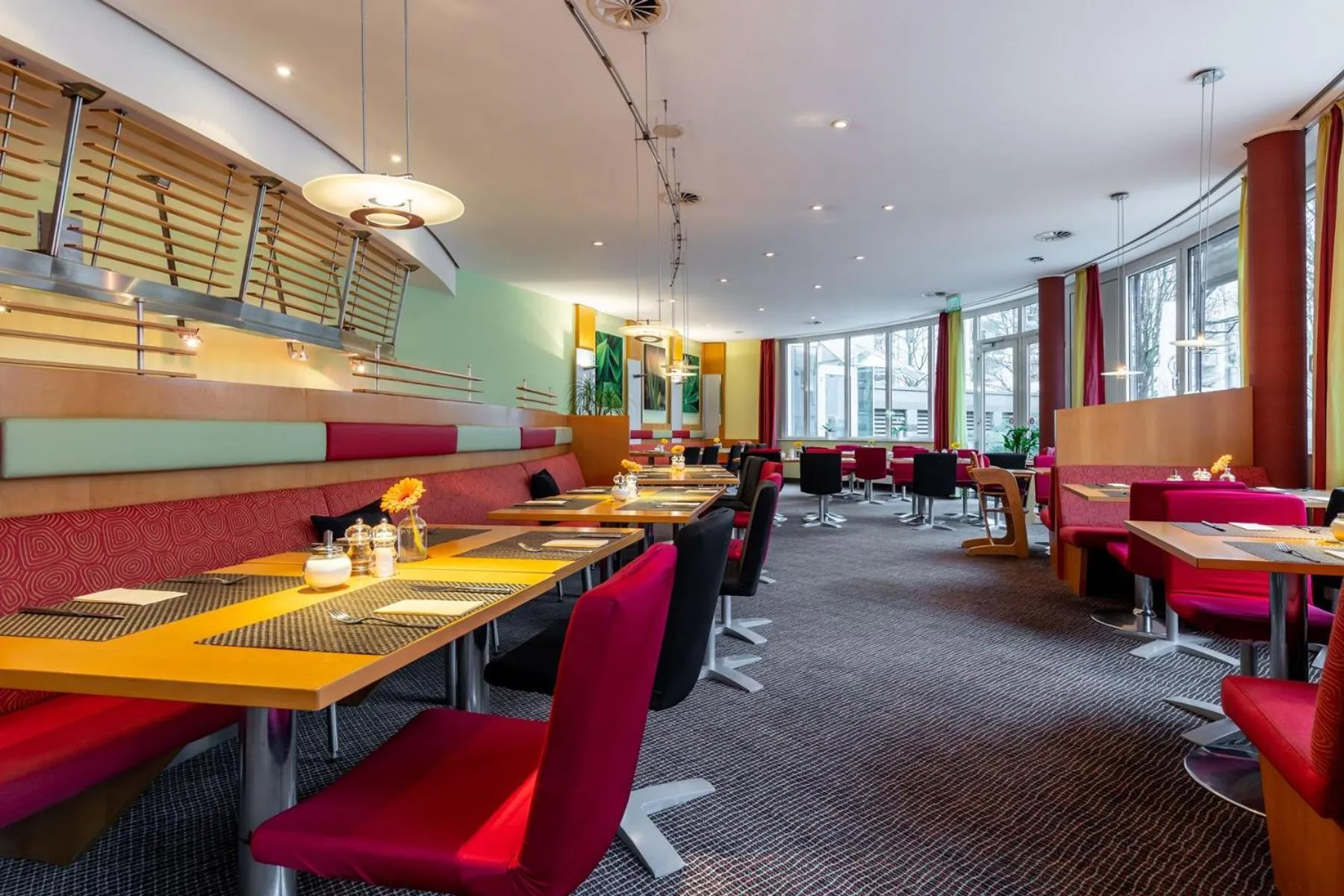 Restaurant/Places to Eat in Novotel Mainz