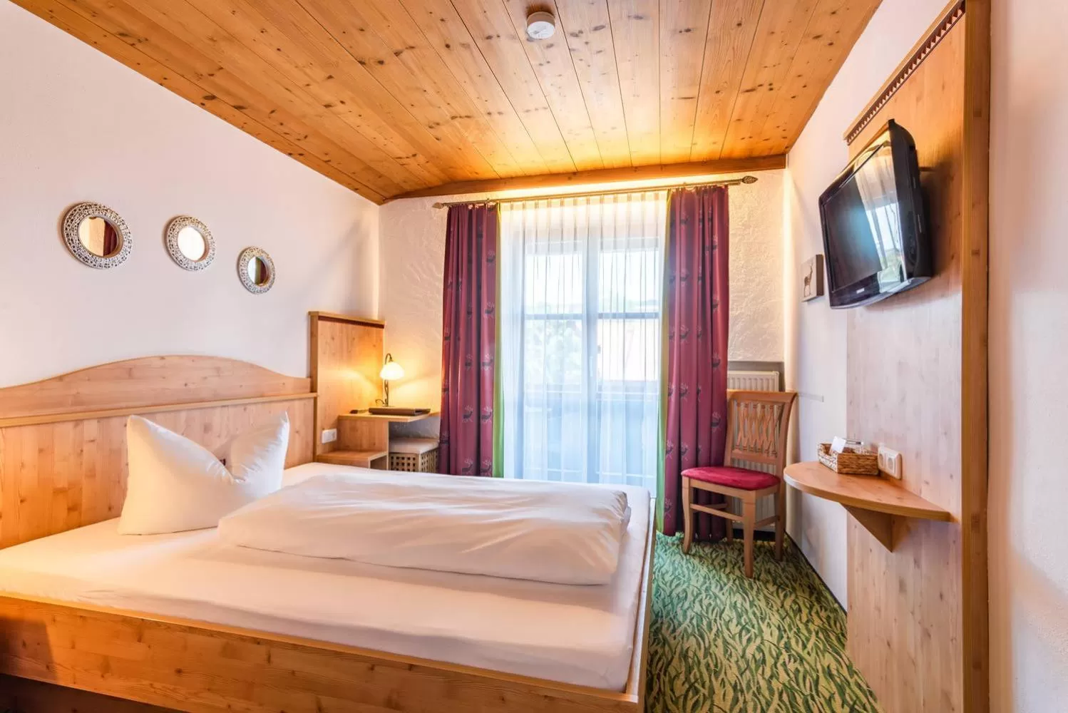 Bed in Das Maximilian - Feines Landhotel am Schliersee