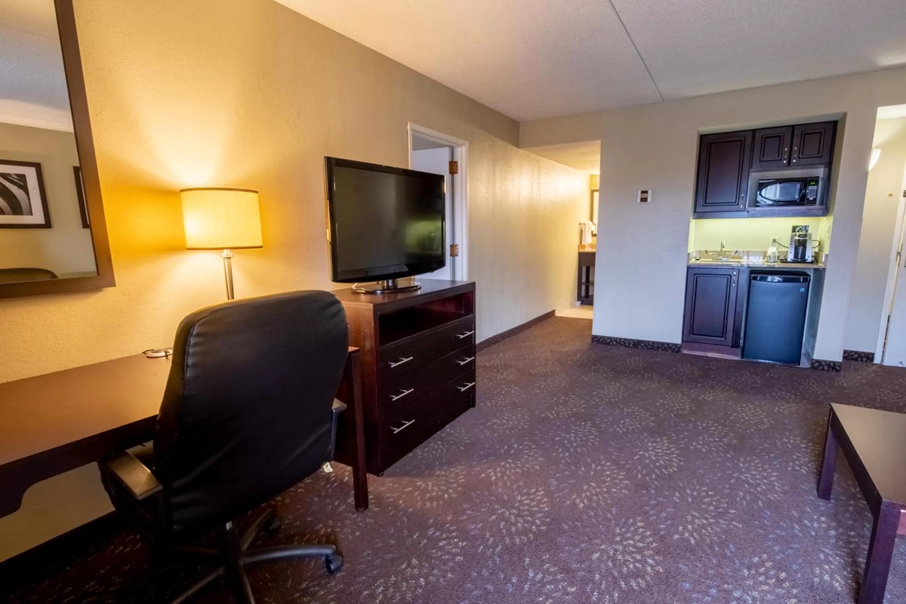 Photo of the whole room in Holiday Inn Express Hotel & Suites Pittsburgh Airport by IHG