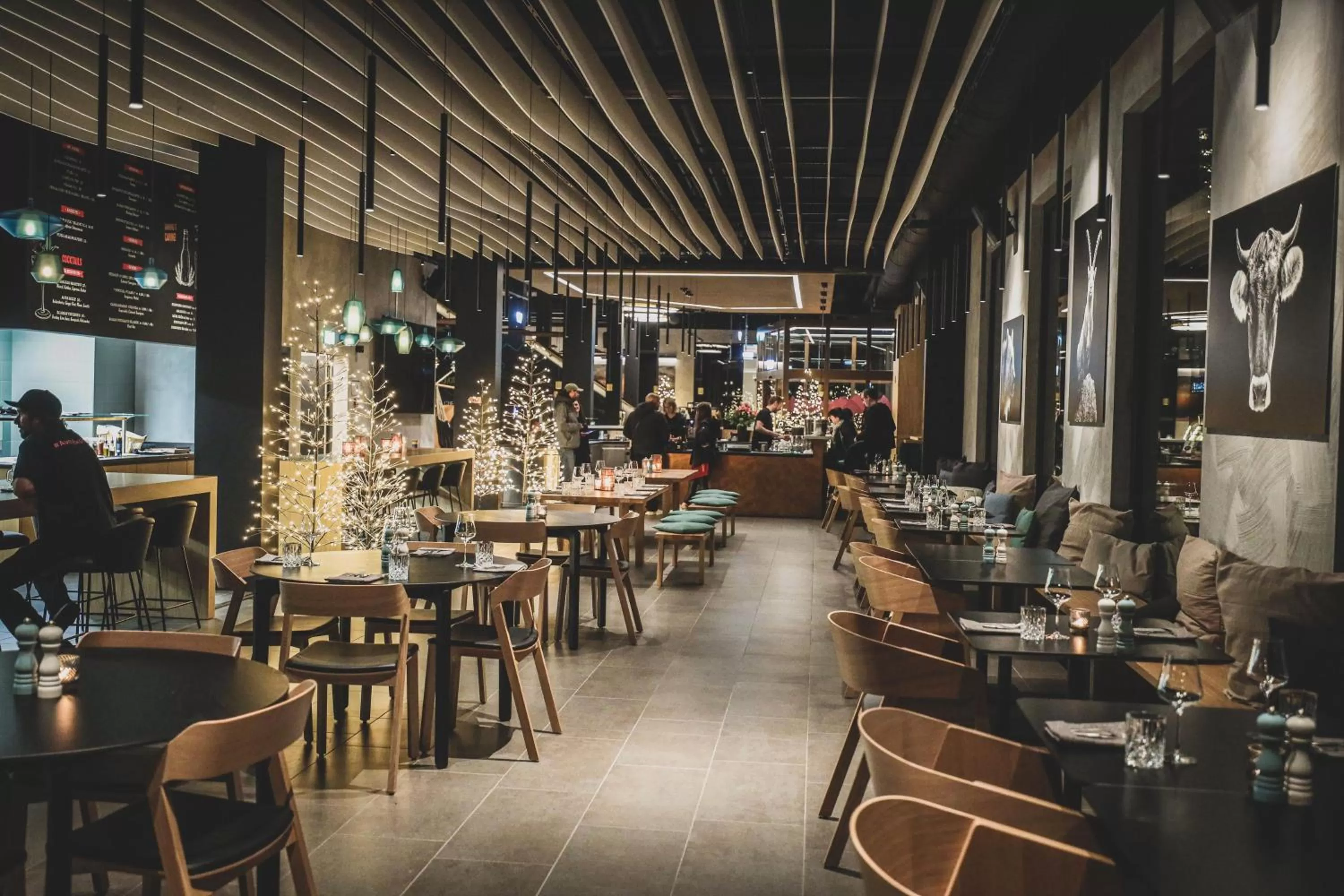 Restaurant/places to eat in AVES Hotel&Apartment Arosa