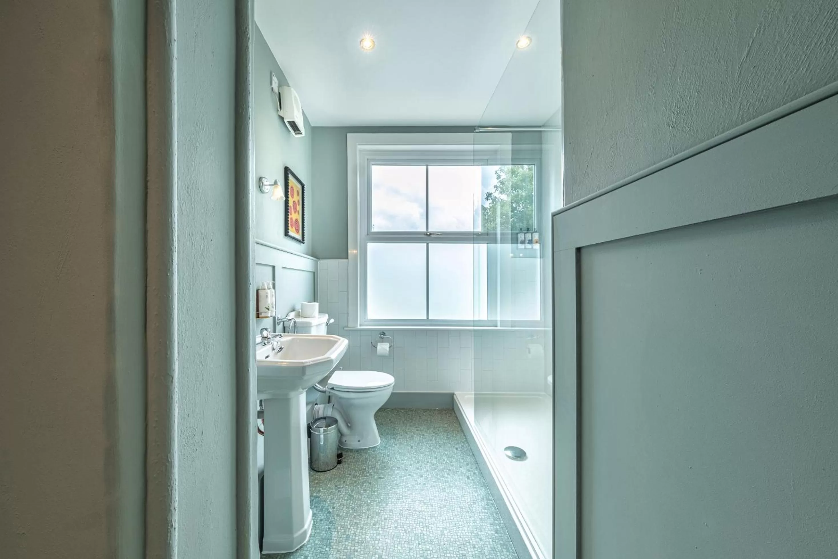 Bathroom in The Feathers Holt