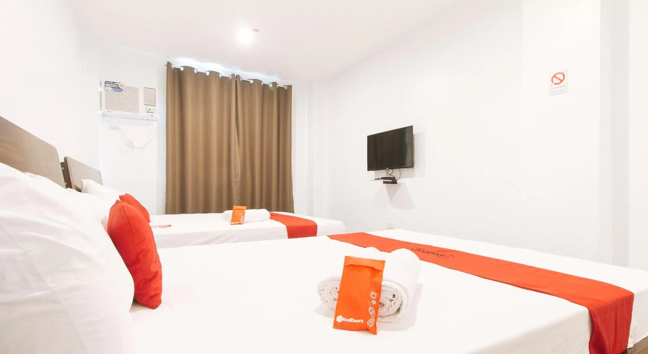 Bedroom, Bed in RedDoorz near Zobel Roxas St