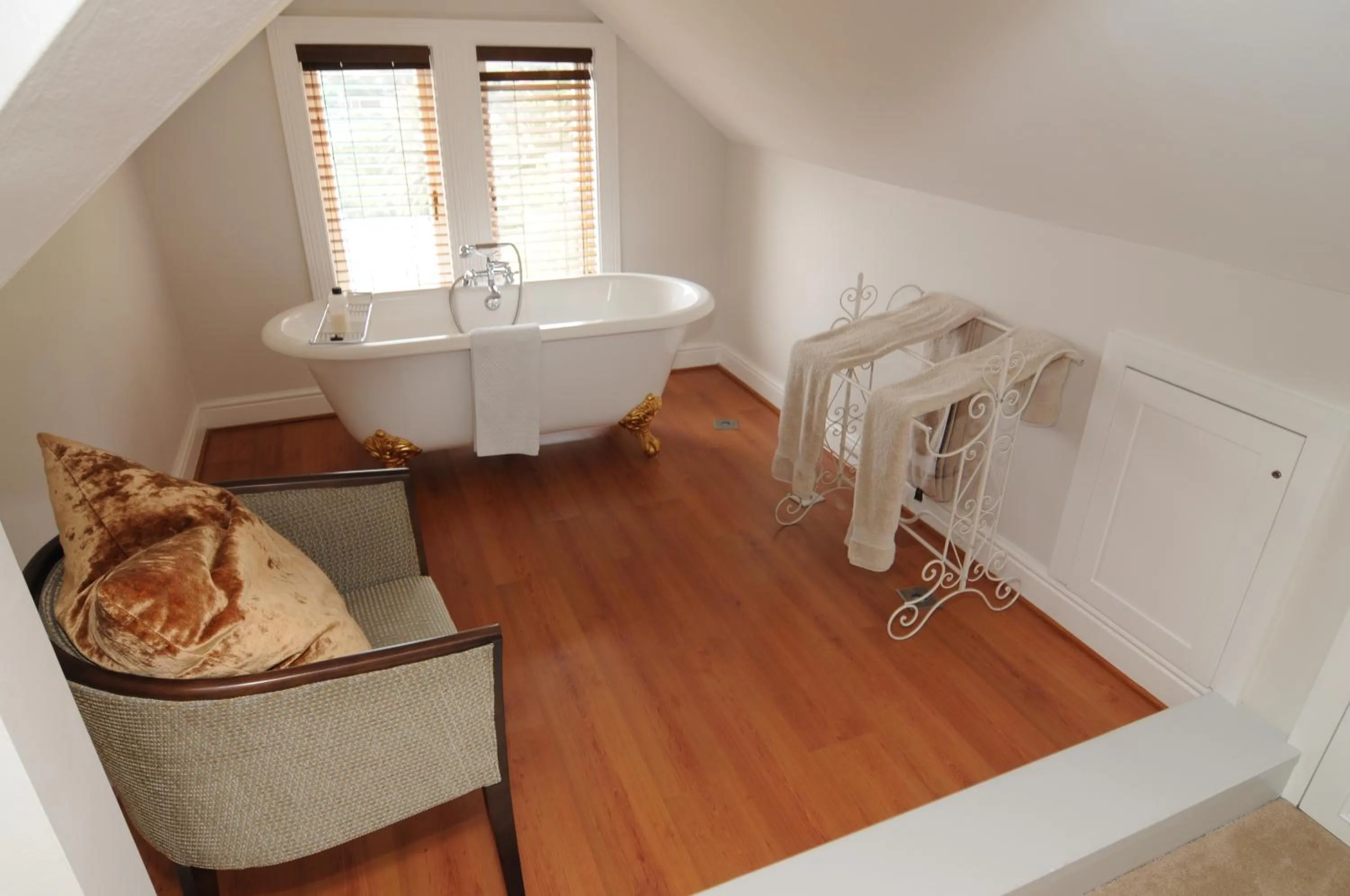 Bathroom, Bed in Abbey Manor Luxury Guesthouse