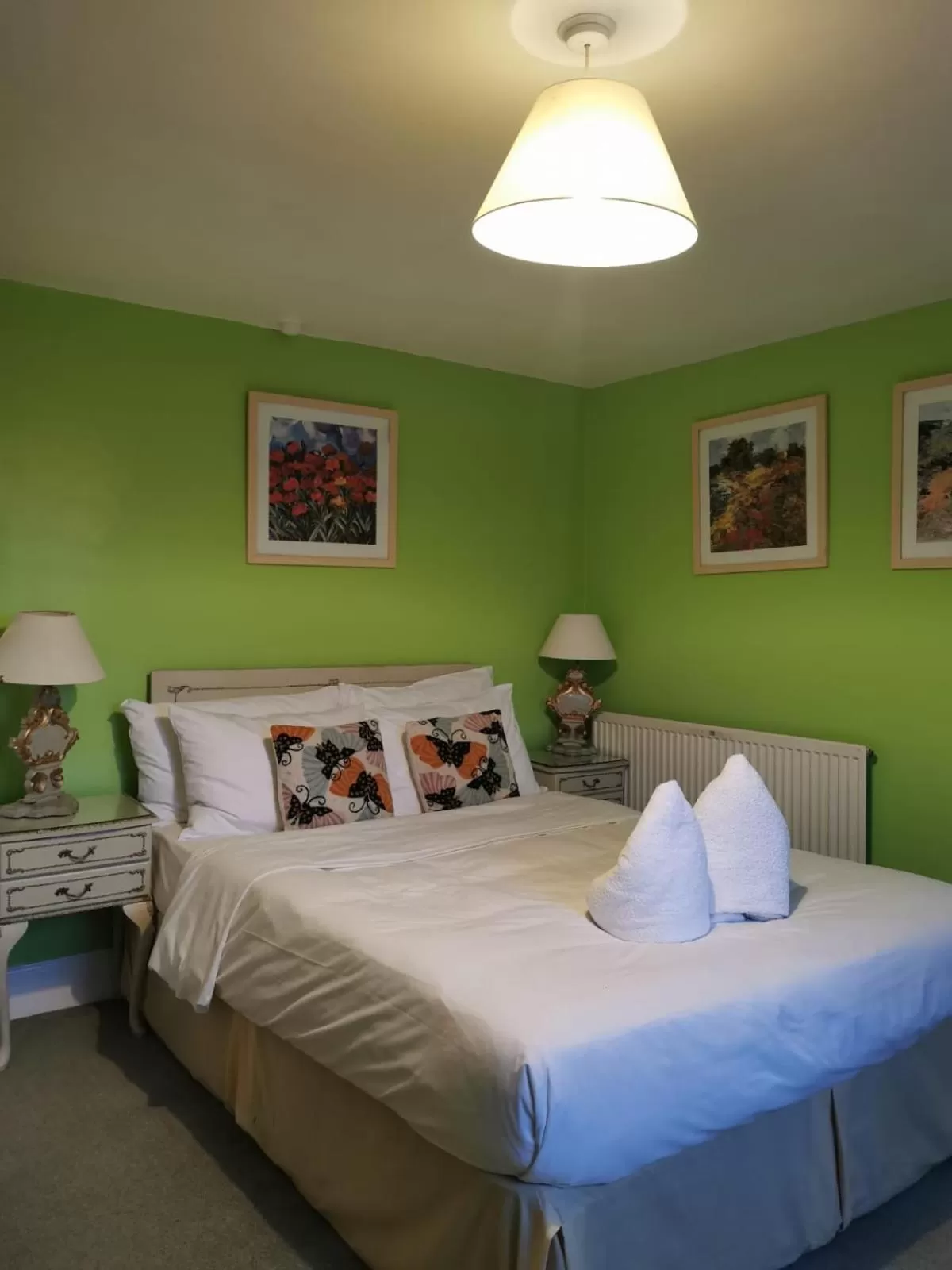 Bedroom, Bed in The Compasses Inn