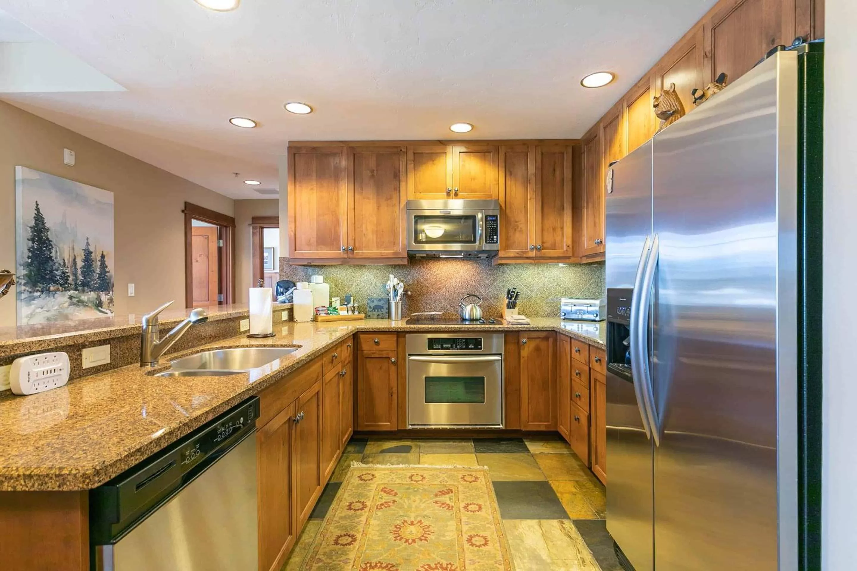 Kitchen/Kitchenette in East West Hospitality at Tahoe