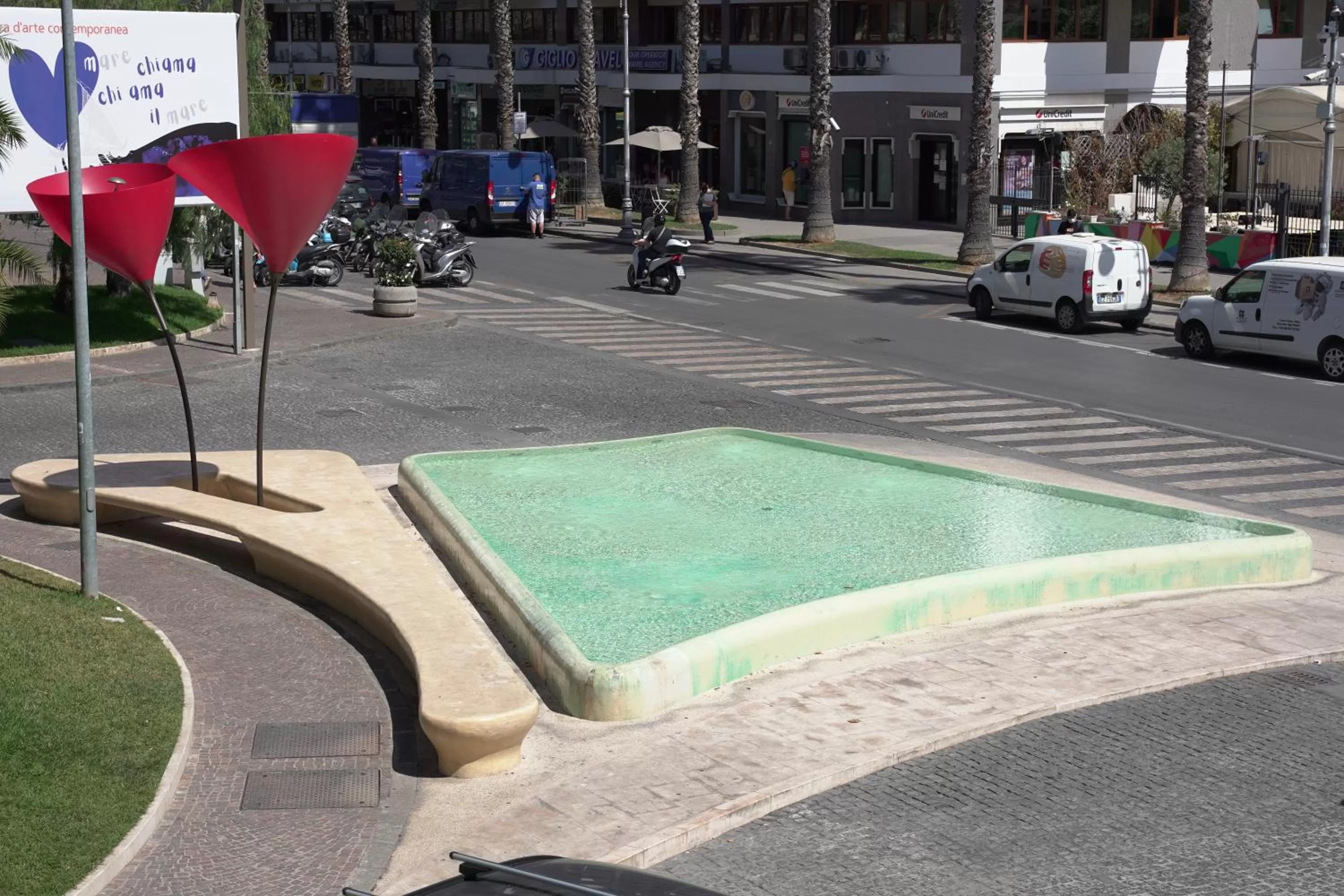 Bird&#x27;s eye view, Swimming Pool in Sorrento B&amp;D Rooms