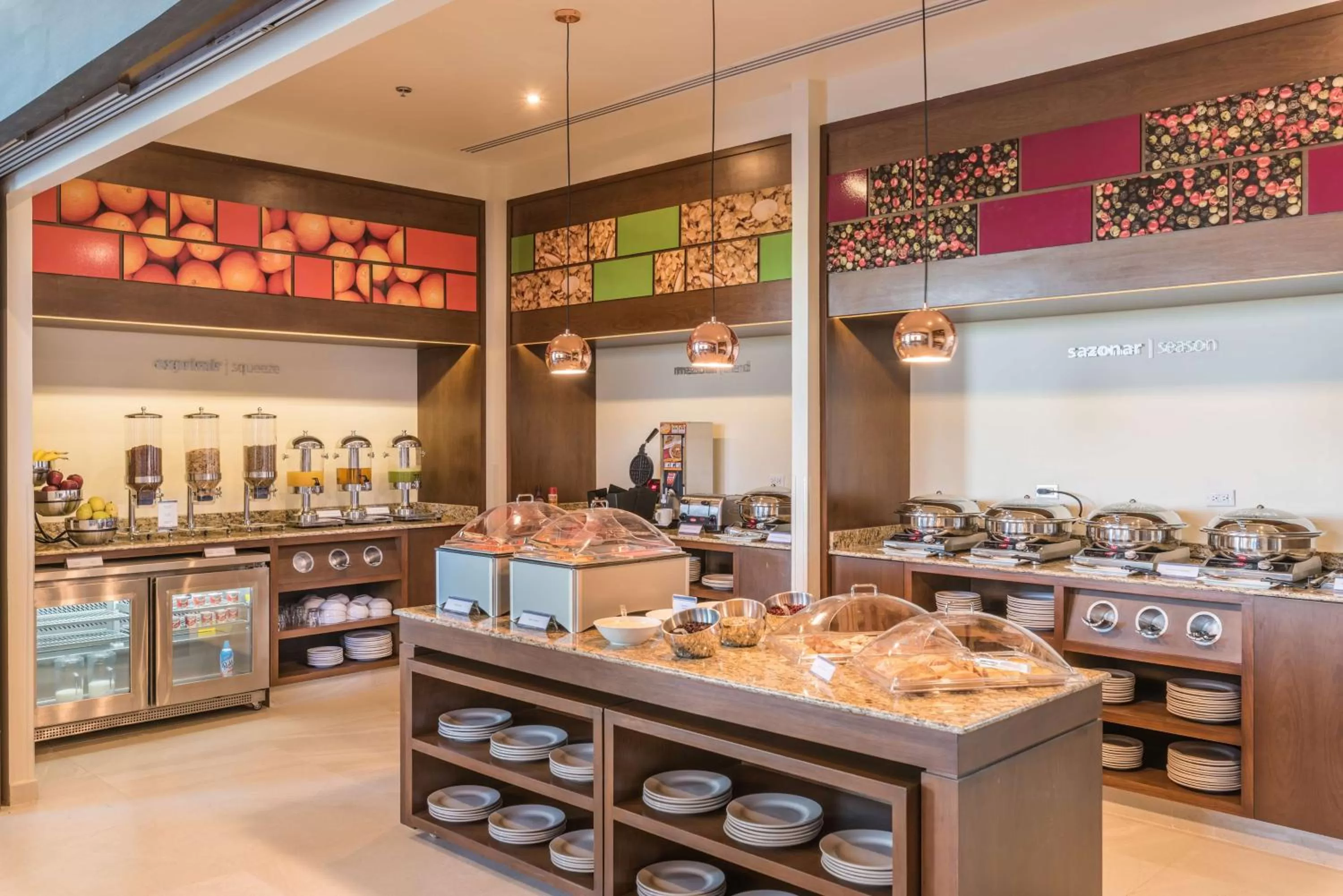 Dining area in Hampton Inn & Suites by Hilton Salamanca Bajio