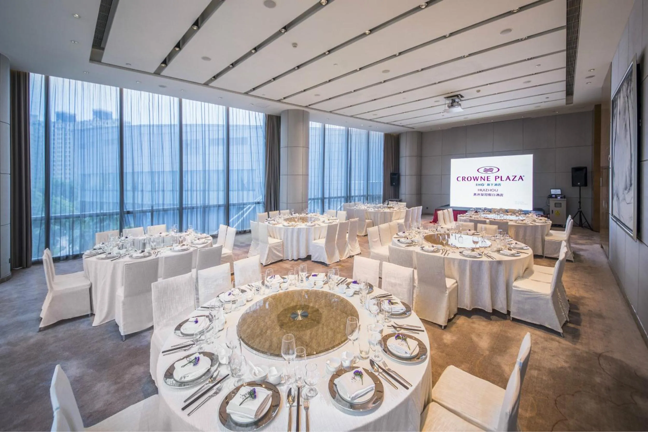 Meeting/conference room in Crowne Plaza Huizhou by IHG