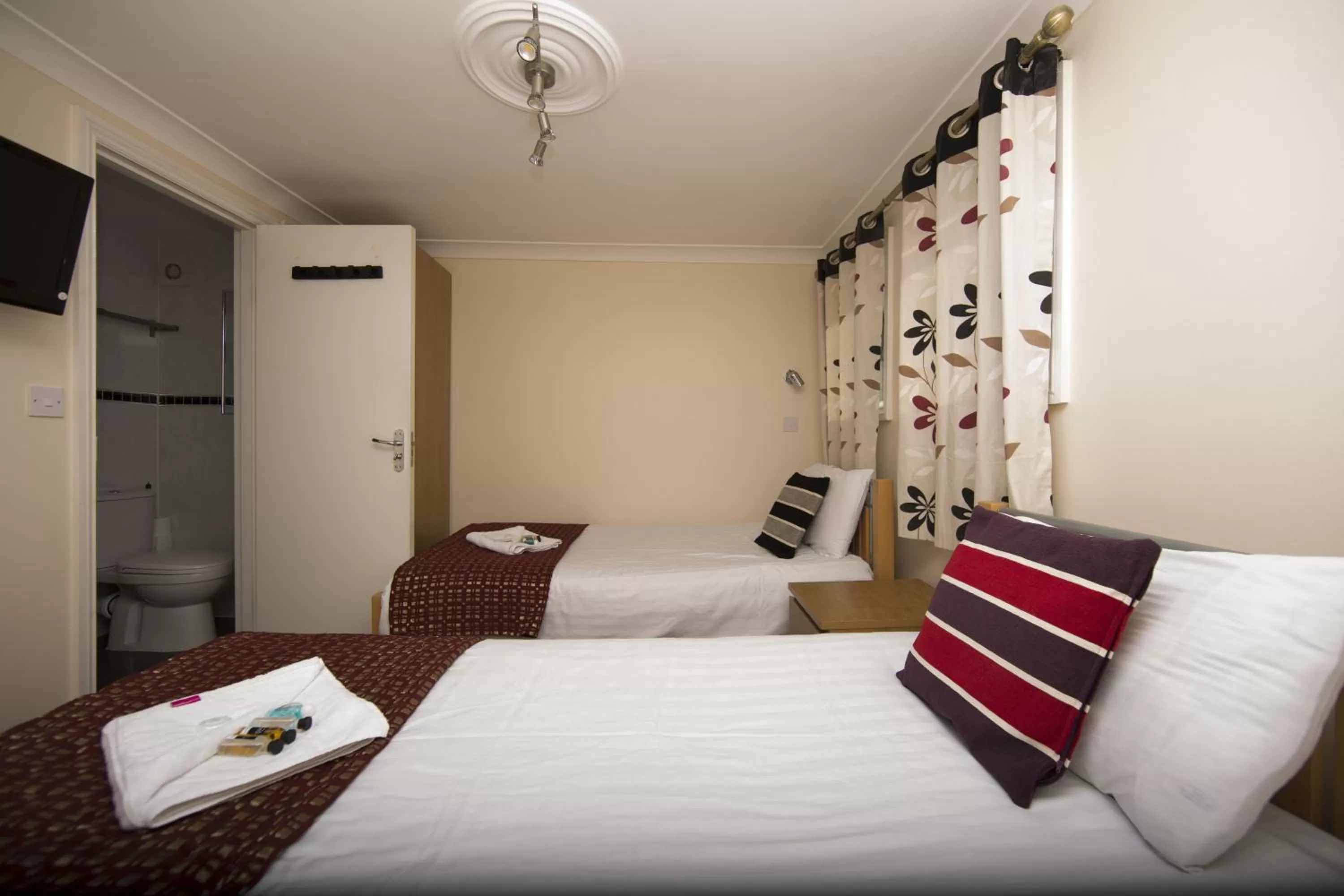 Photo of the whole room, Bed in Royal London Hotel By Saba