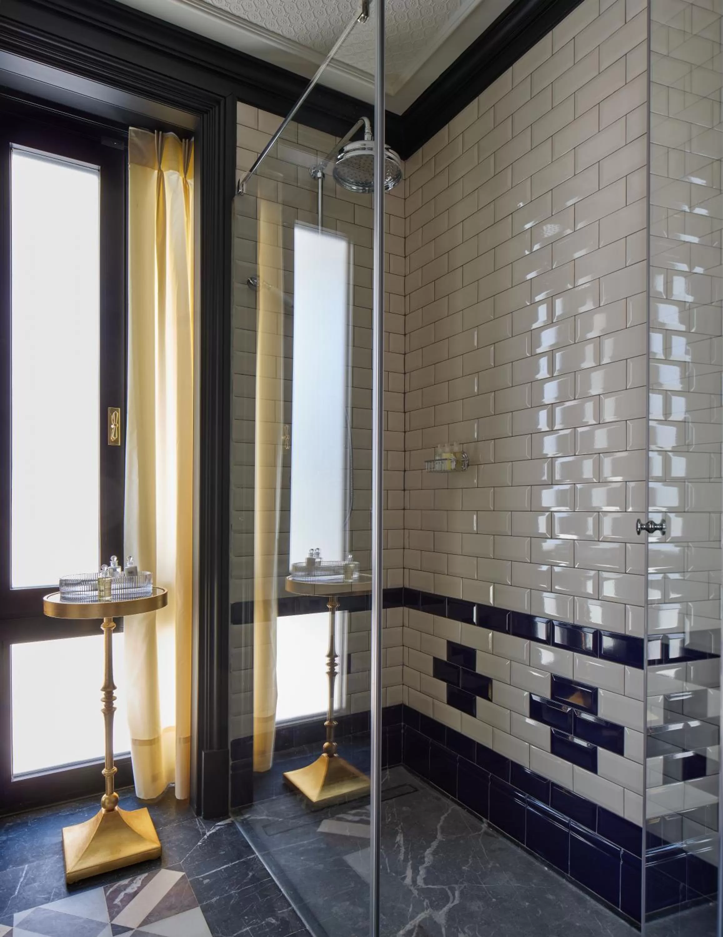 Shower in Hotel Boutique Triana House
