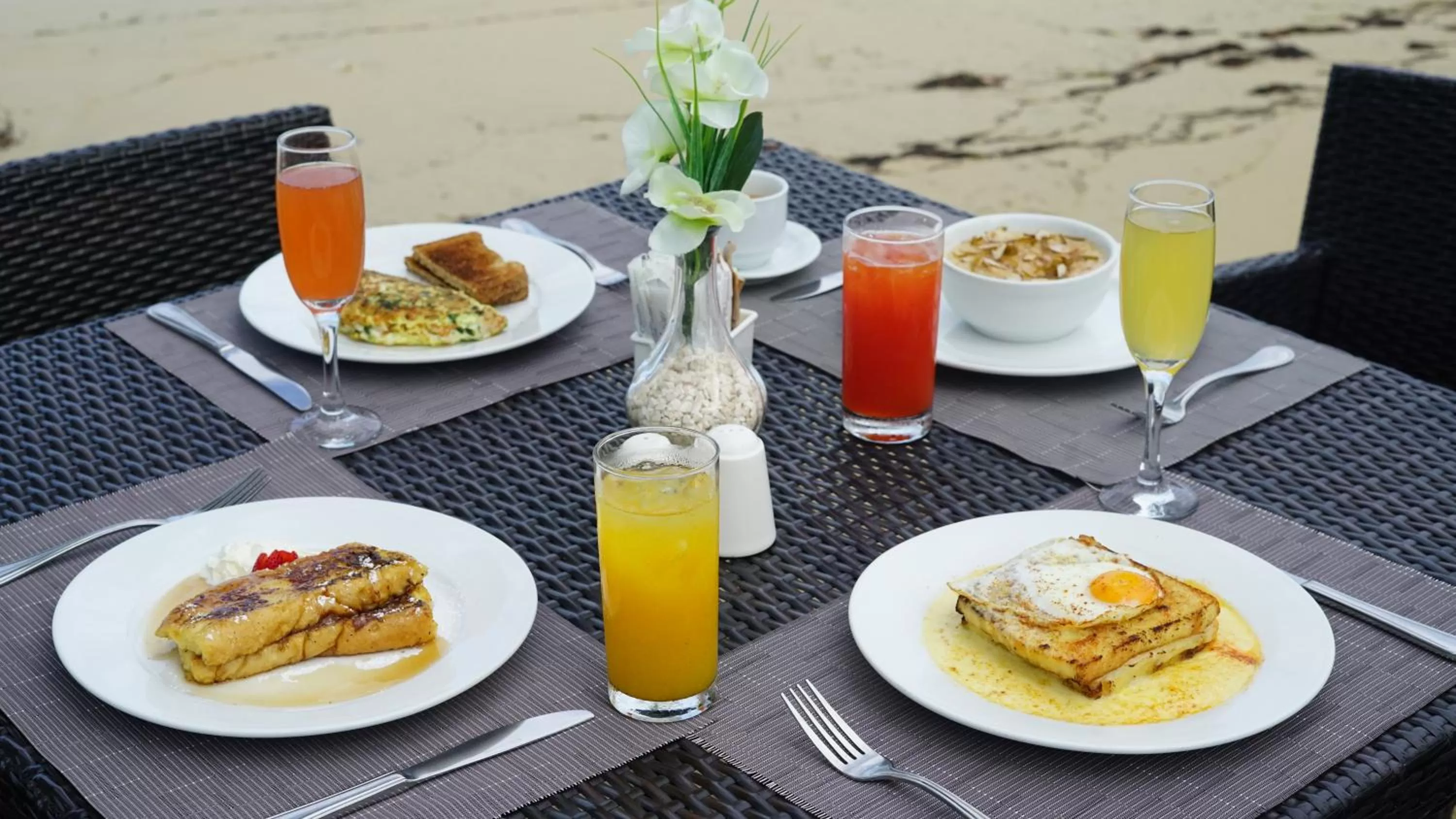 Breakfast in Coson Bay