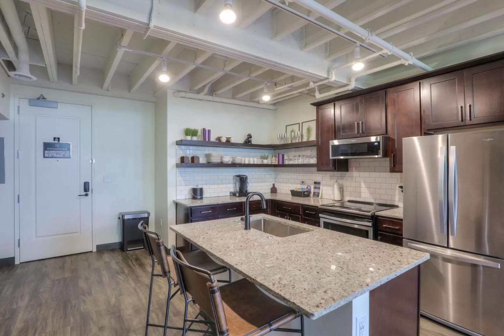 Kitchen or kitchenette in Studio 154 Hotel